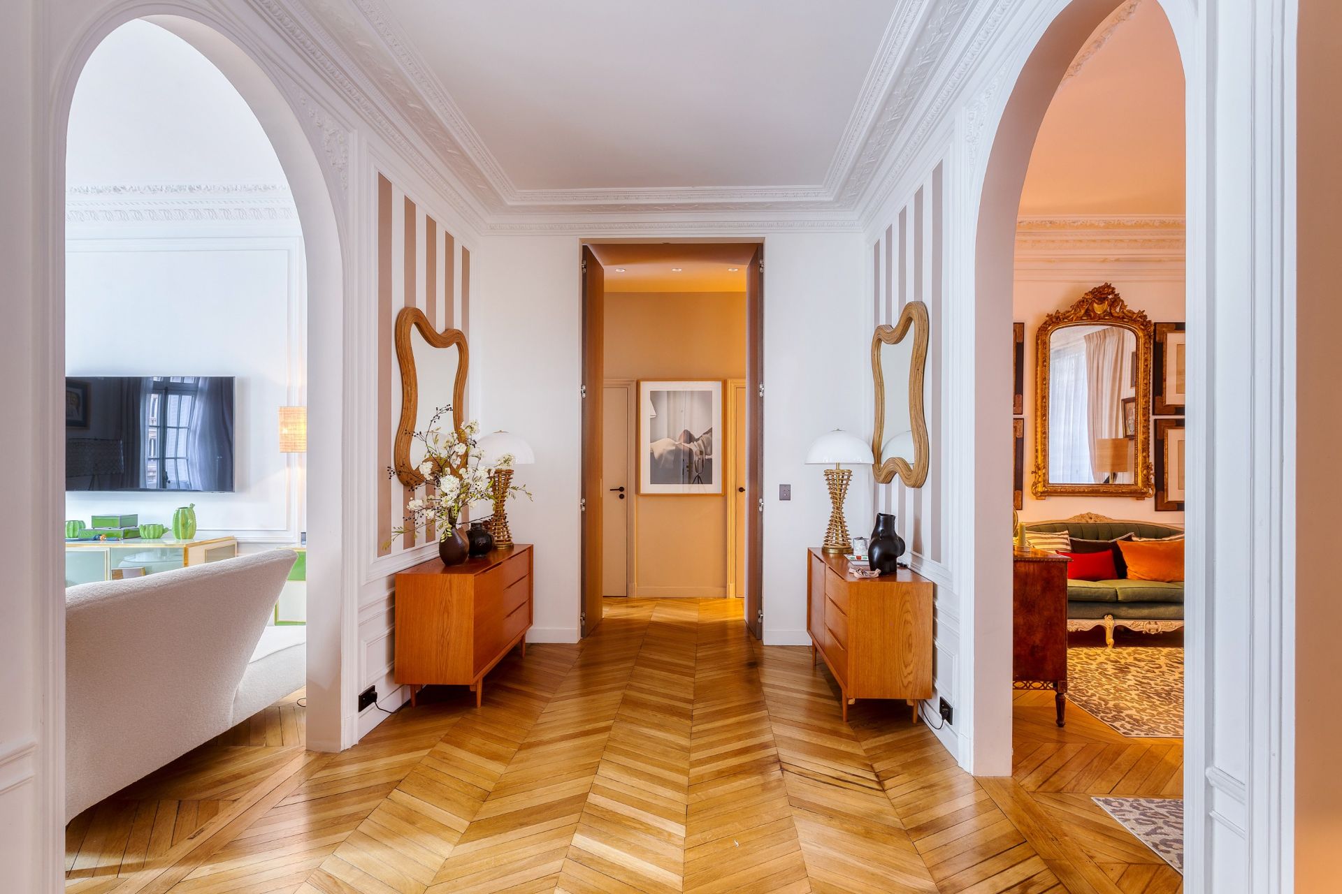 luxury apartment 6 Rooms for sale on PARIS (75116)