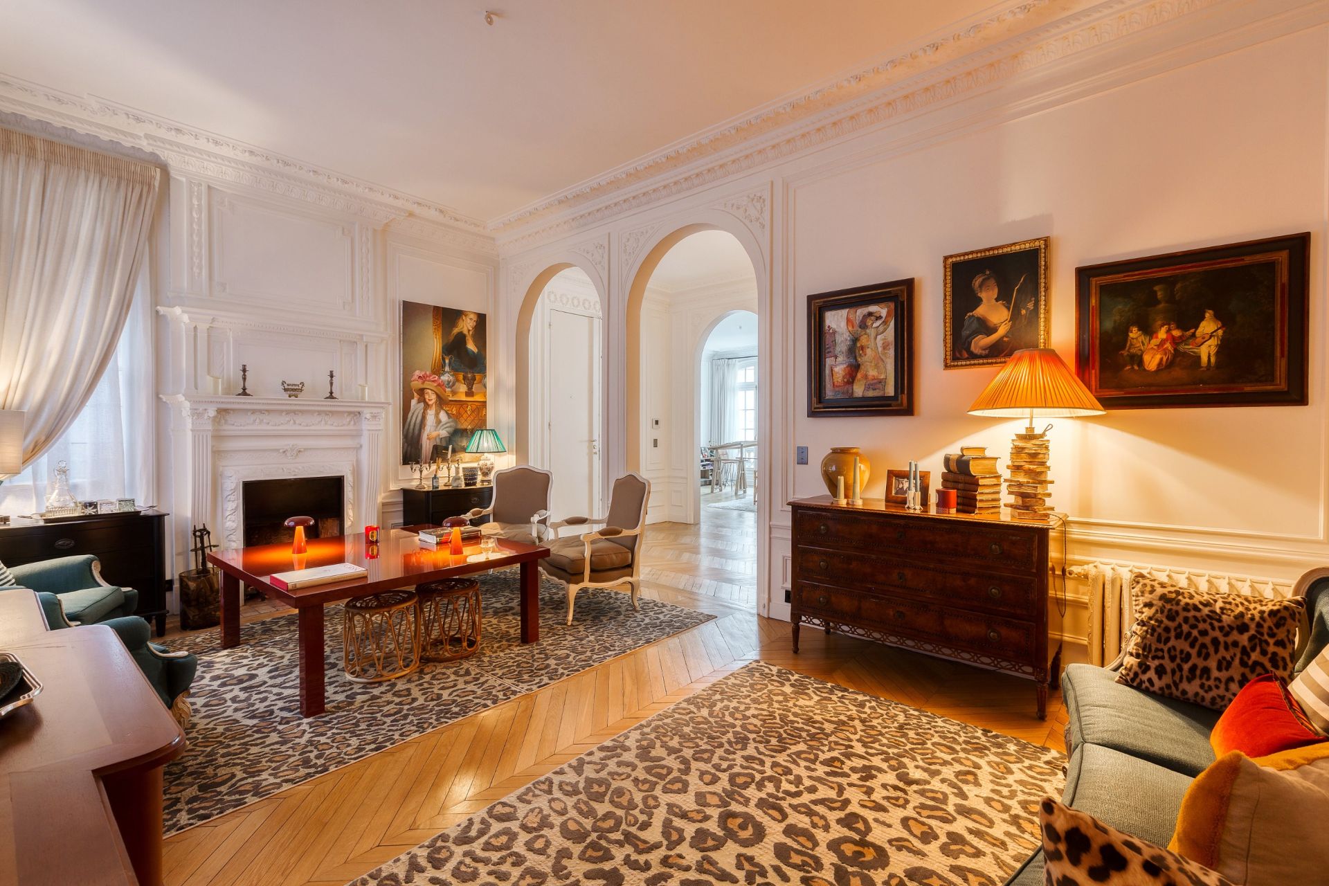 luxury apartment 6 Rooms for sale on PARIS (75116)