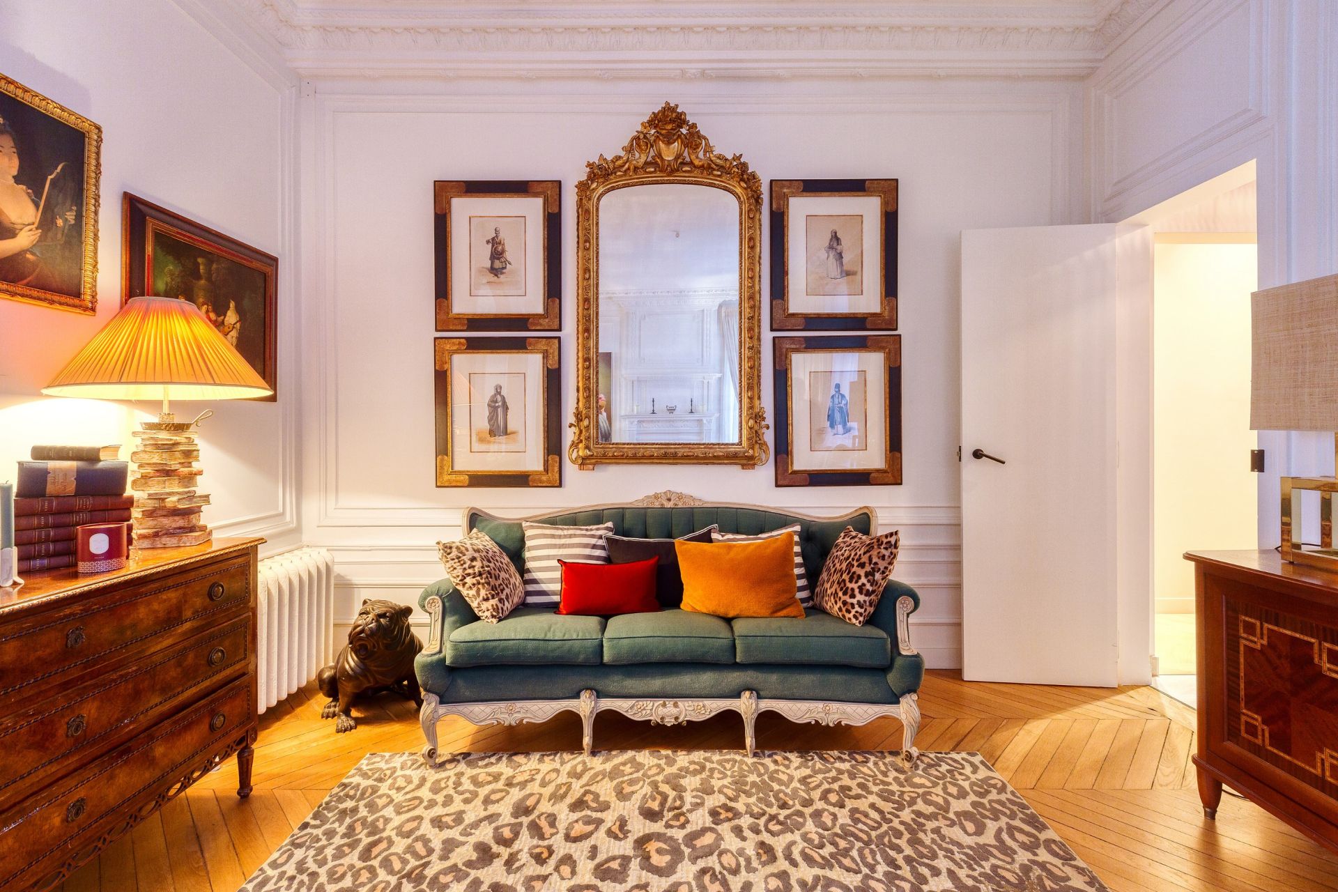 luxury apartment 6 Rooms for sale on PARIS (75116)