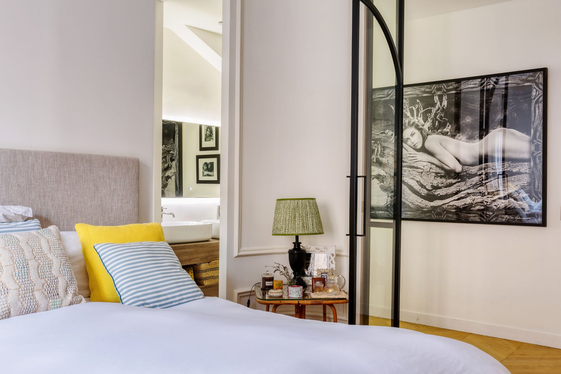 luxury apartment 6 Rooms for sale on PARIS (75116)