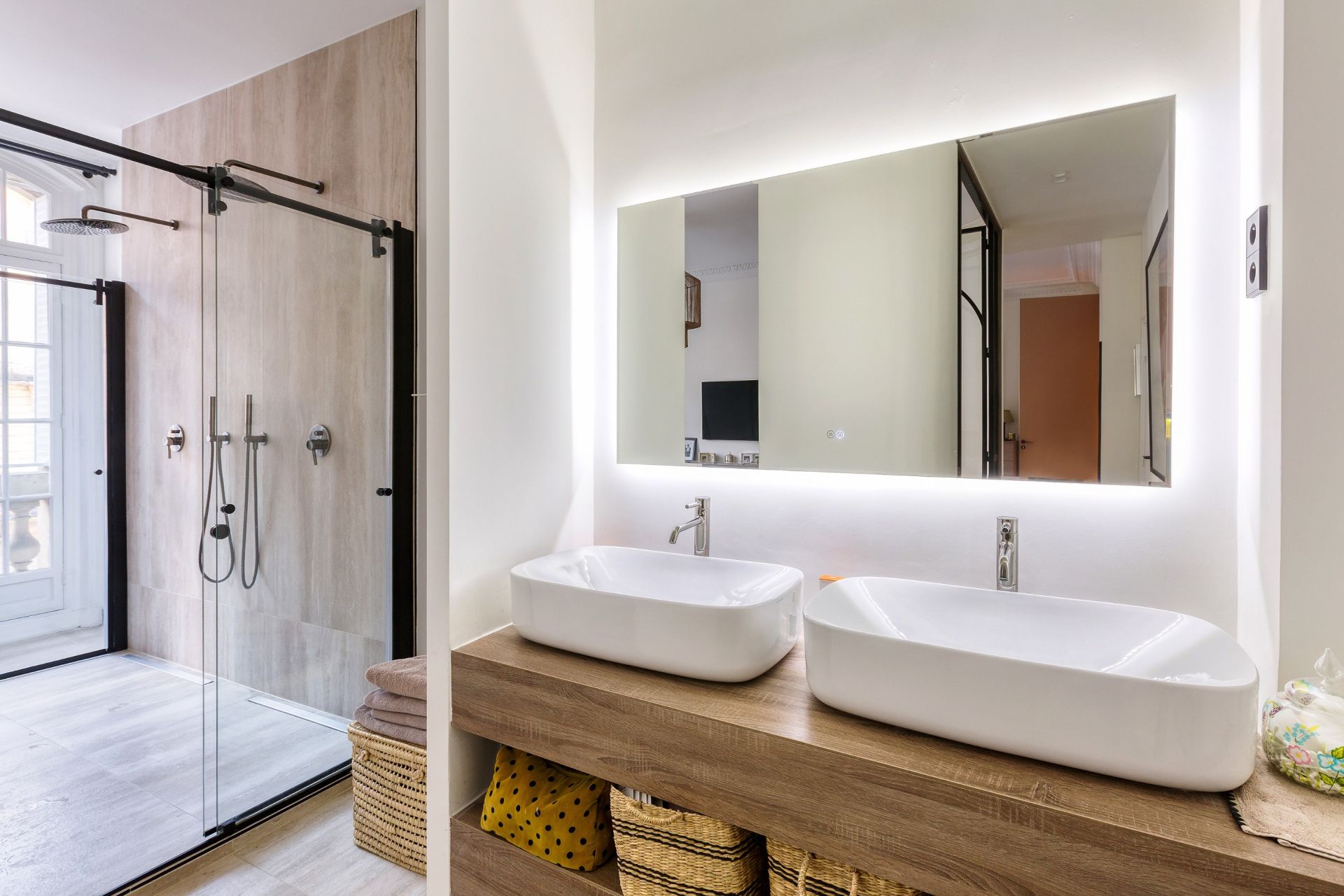 luxury apartment 6 Rooms for sale on PARIS (75116)
