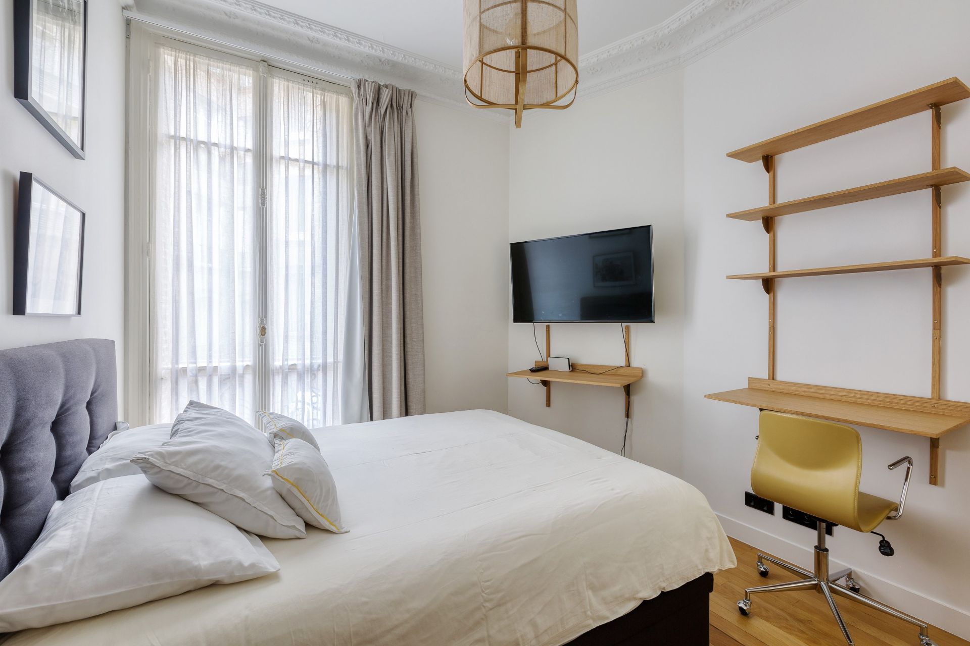 luxury apartment 6 Rooms for sale on PARIS (75116)