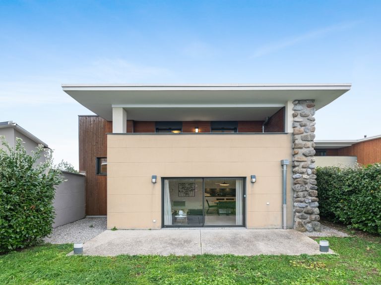 luxury house 4 Rooms for sale on MESSERY (74140)