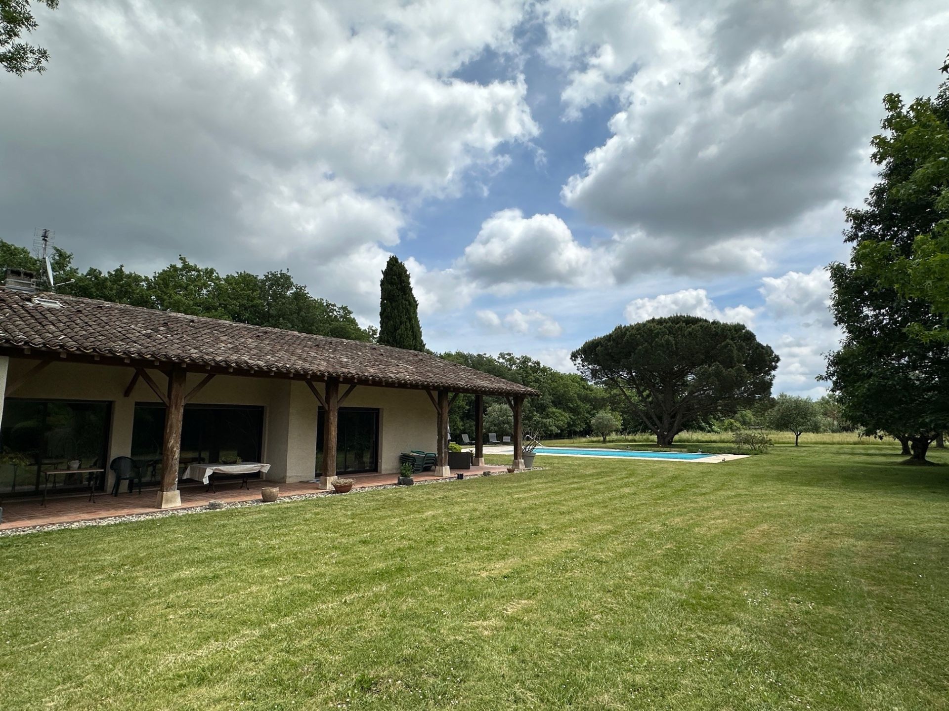 architect's house 10 Rooms for sale on MONDONVILLE (31700)