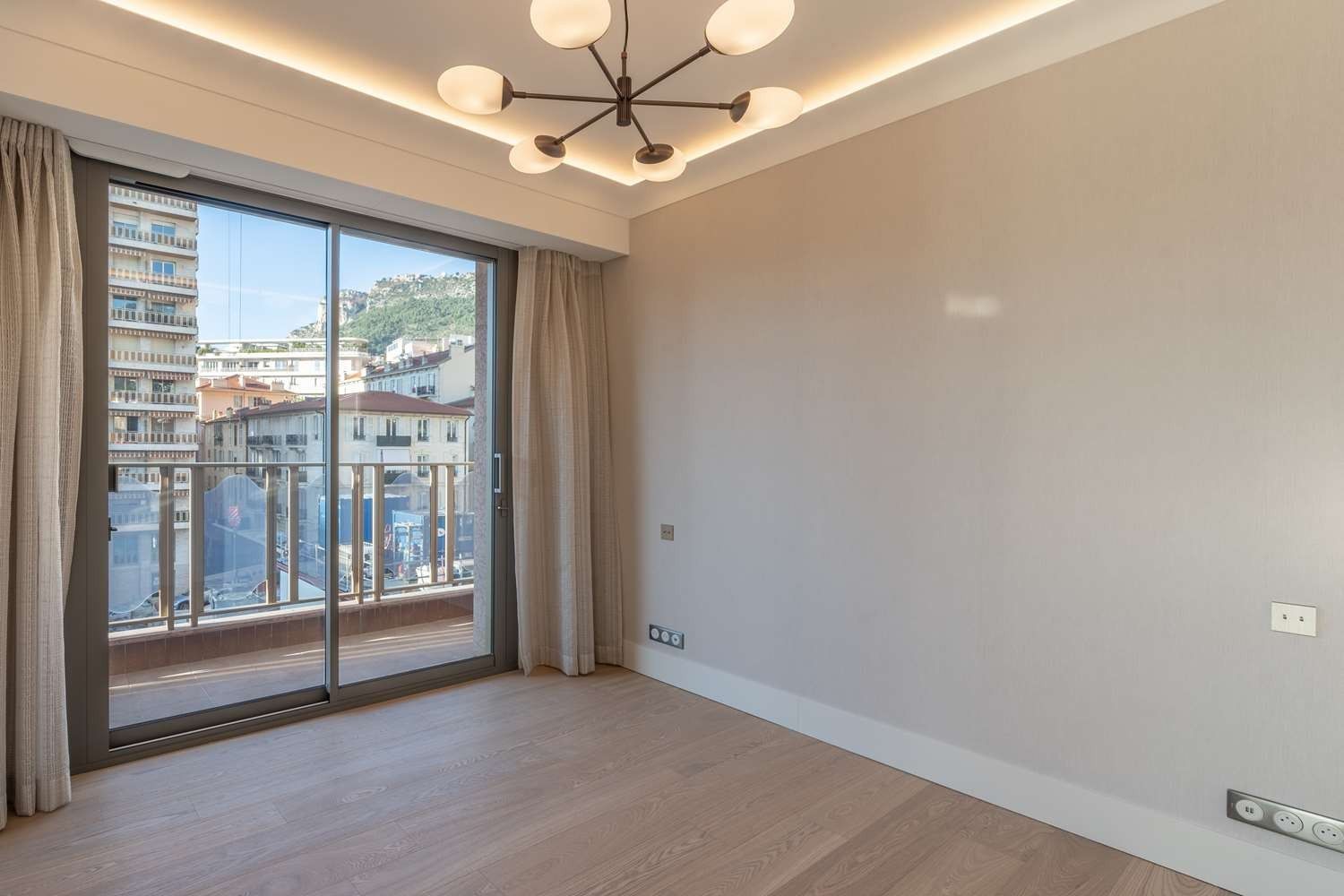 luxury apartment 4 Rooms for sale on MONACO (98000)