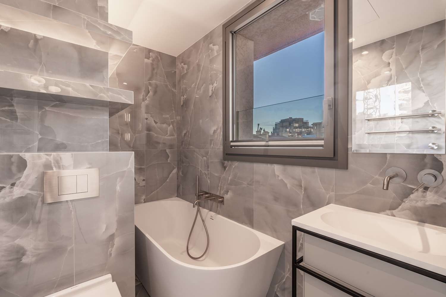 luxury apartment 4 Rooms for sale on MONACO (98000)