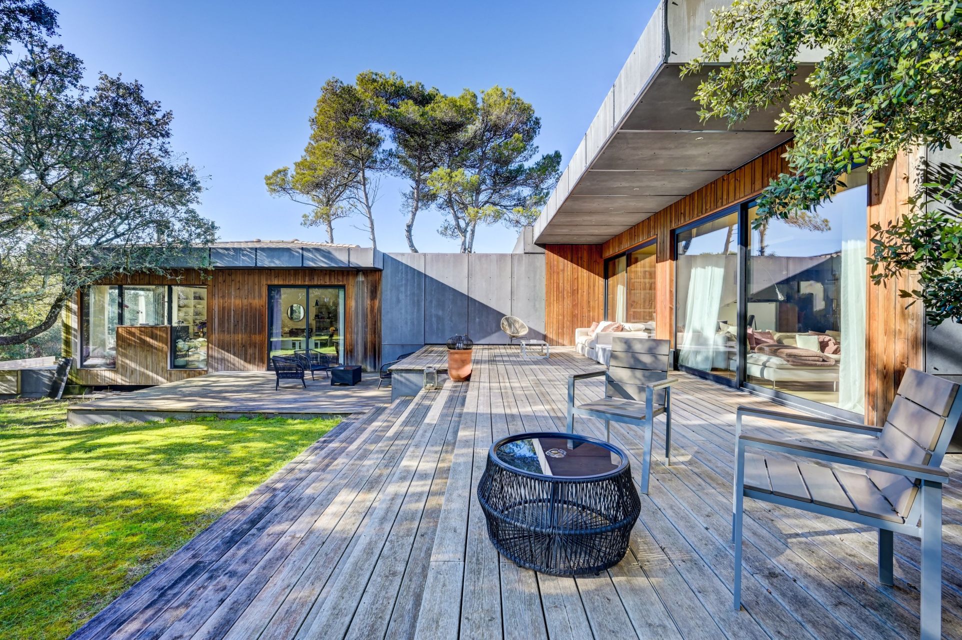 maison de luxe 8 Pièces en vente sur ROGNES (13840)