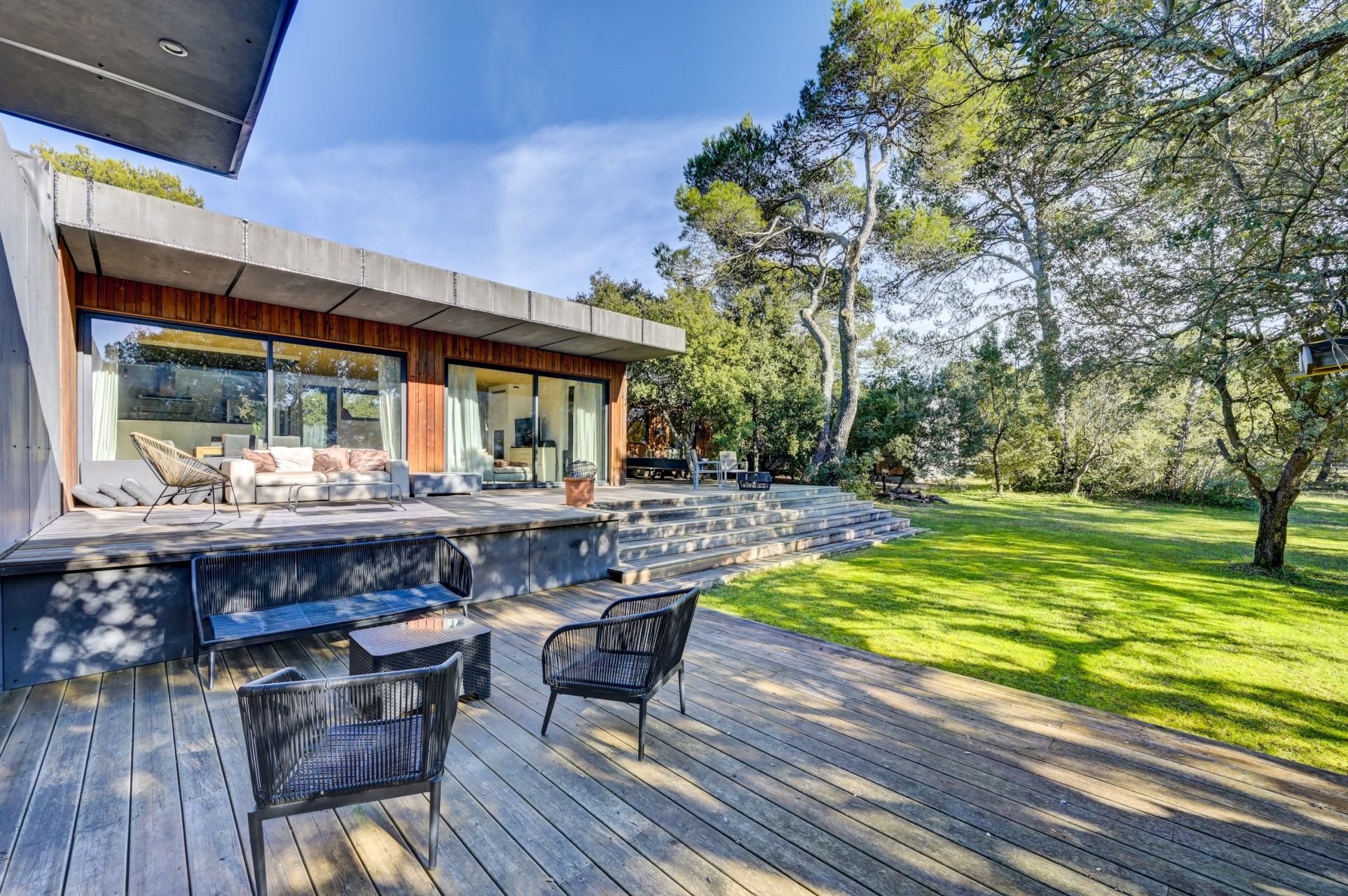 luxury house 8 Rooms for sale on ROGNES (13840)