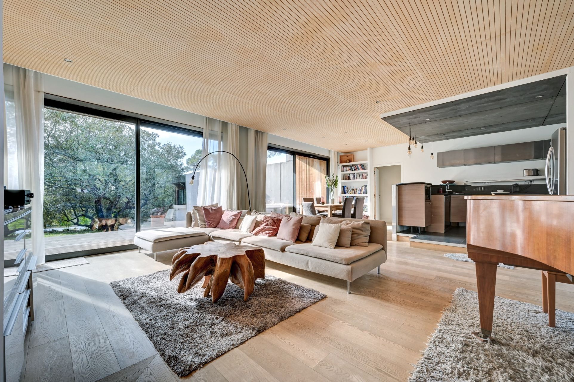 luxury house 8 Rooms for sale on ROGNES (13840)