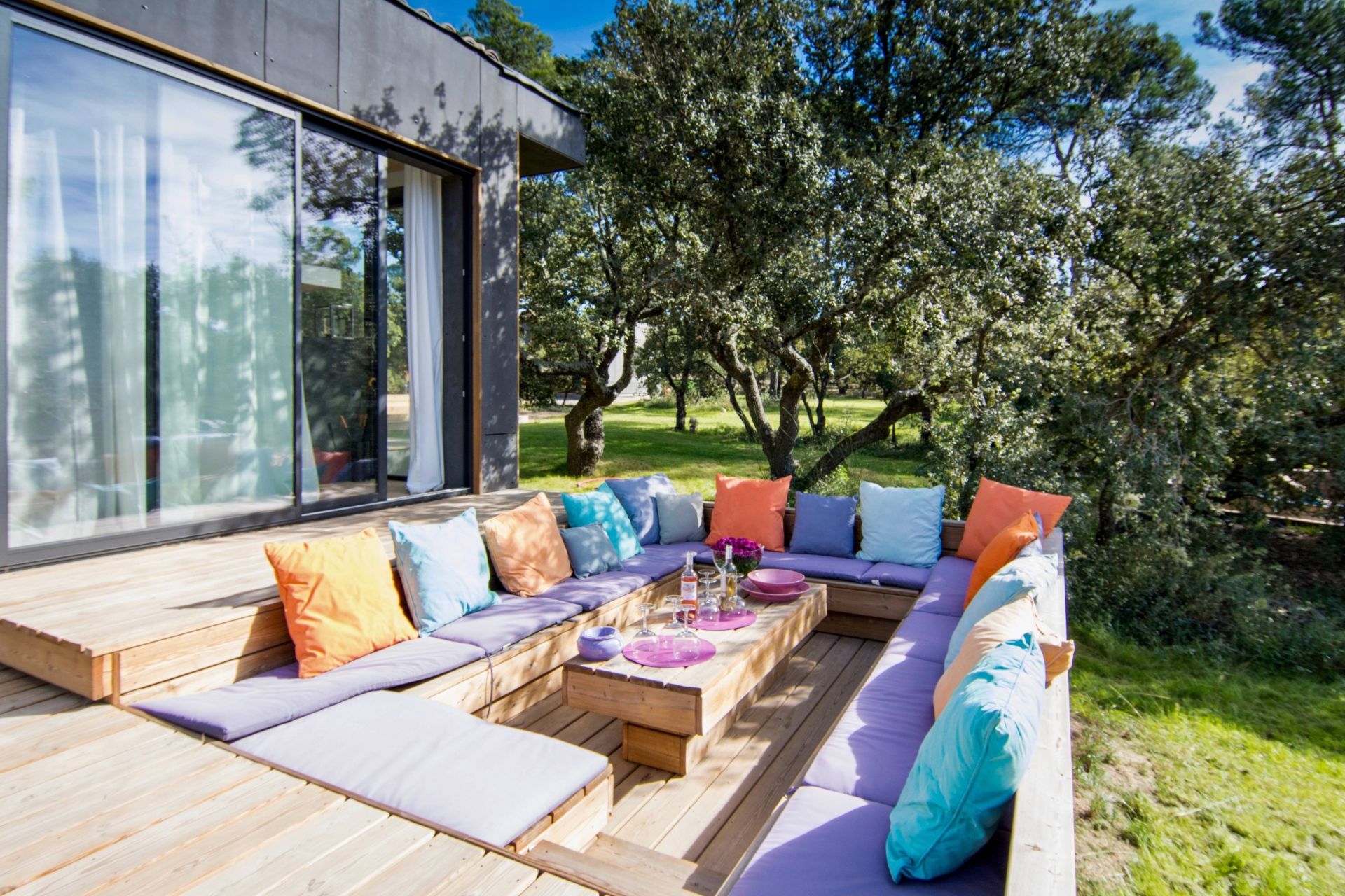 luxury house 8 Rooms for sale on ROGNES (13840)