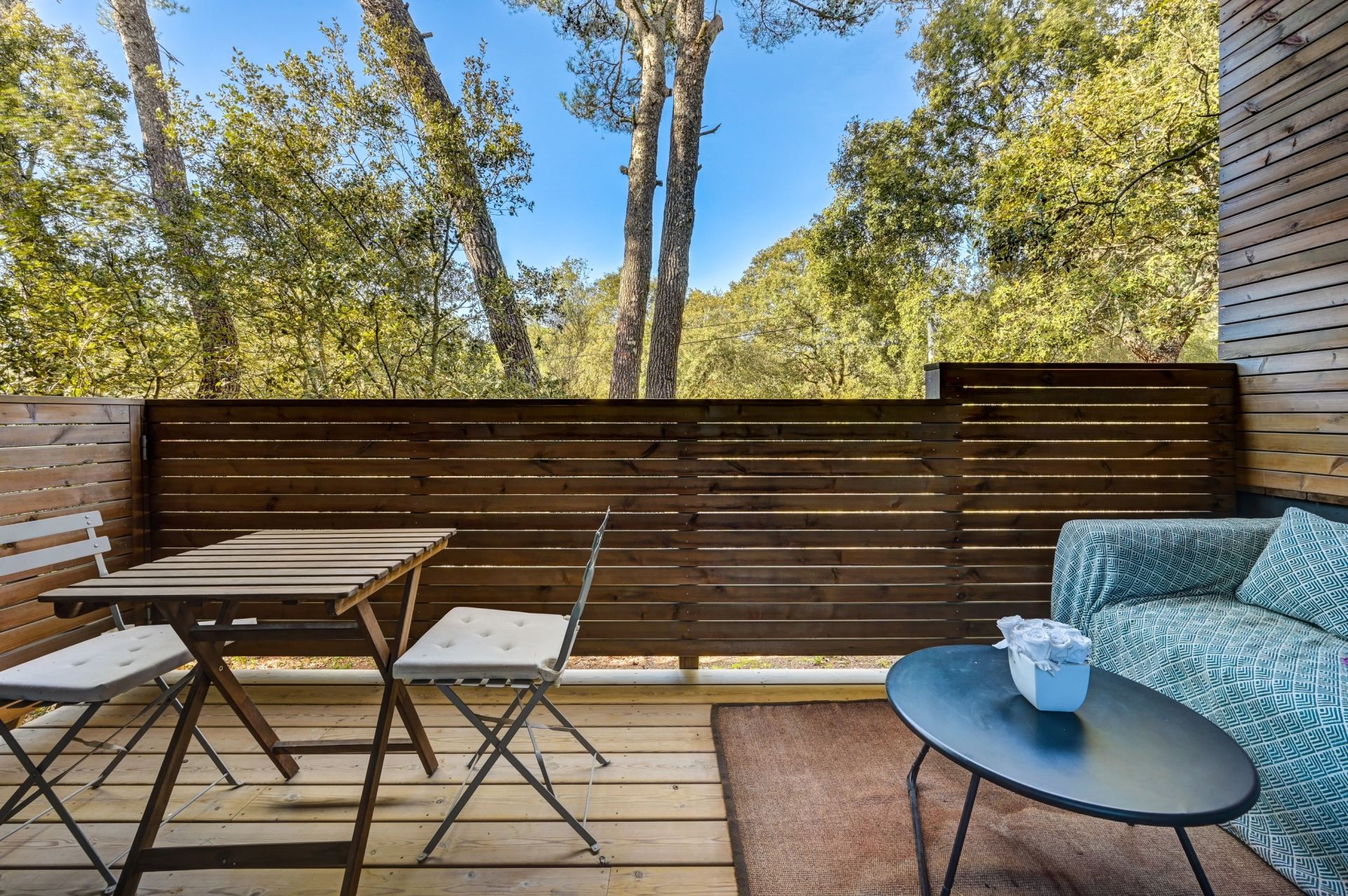 luxury house 8 Rooms for sale on ROGNES (13840)