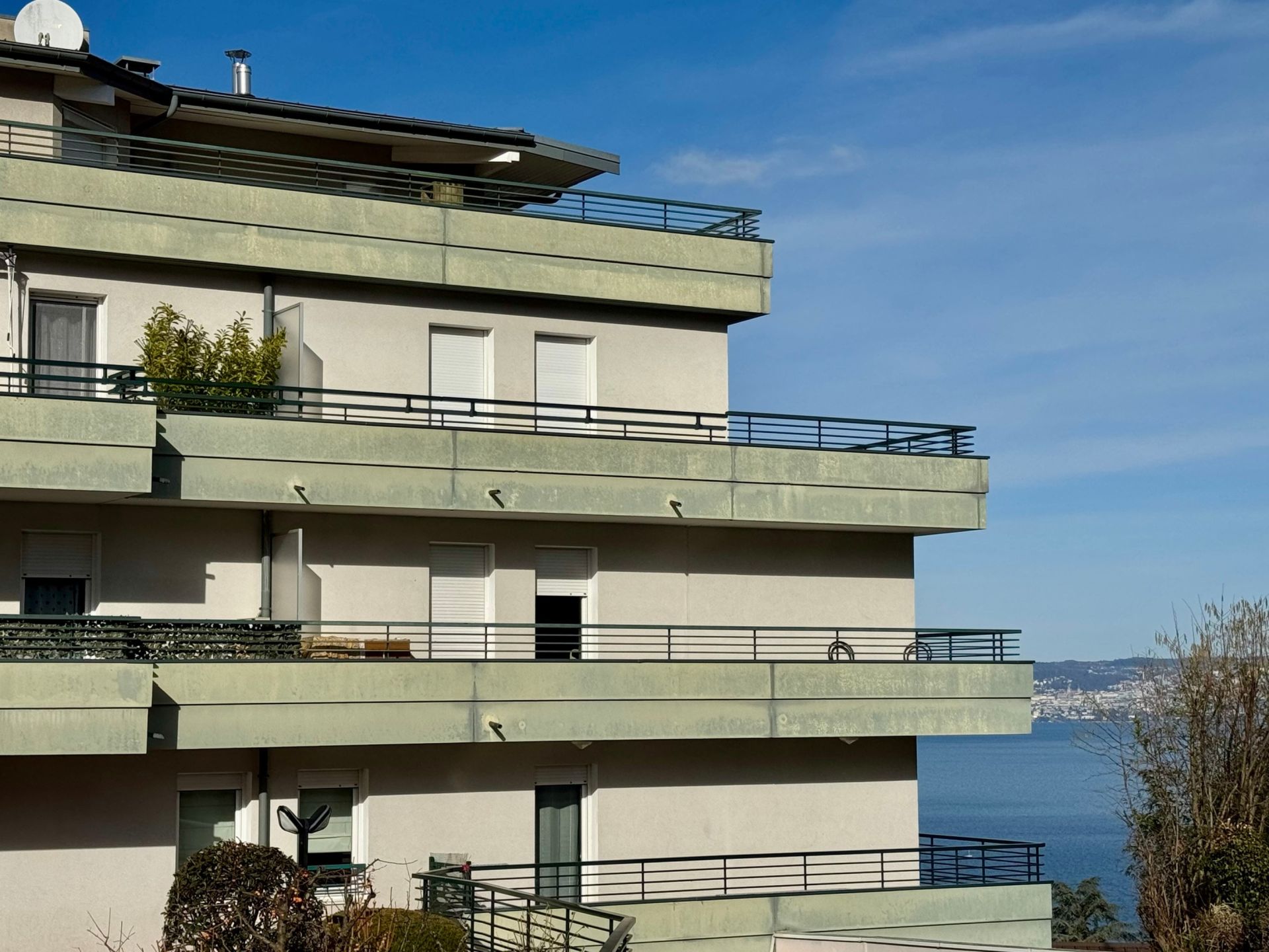 luxury apartment 5 Rooms for sale on EVIAN LES BAINS (74500)