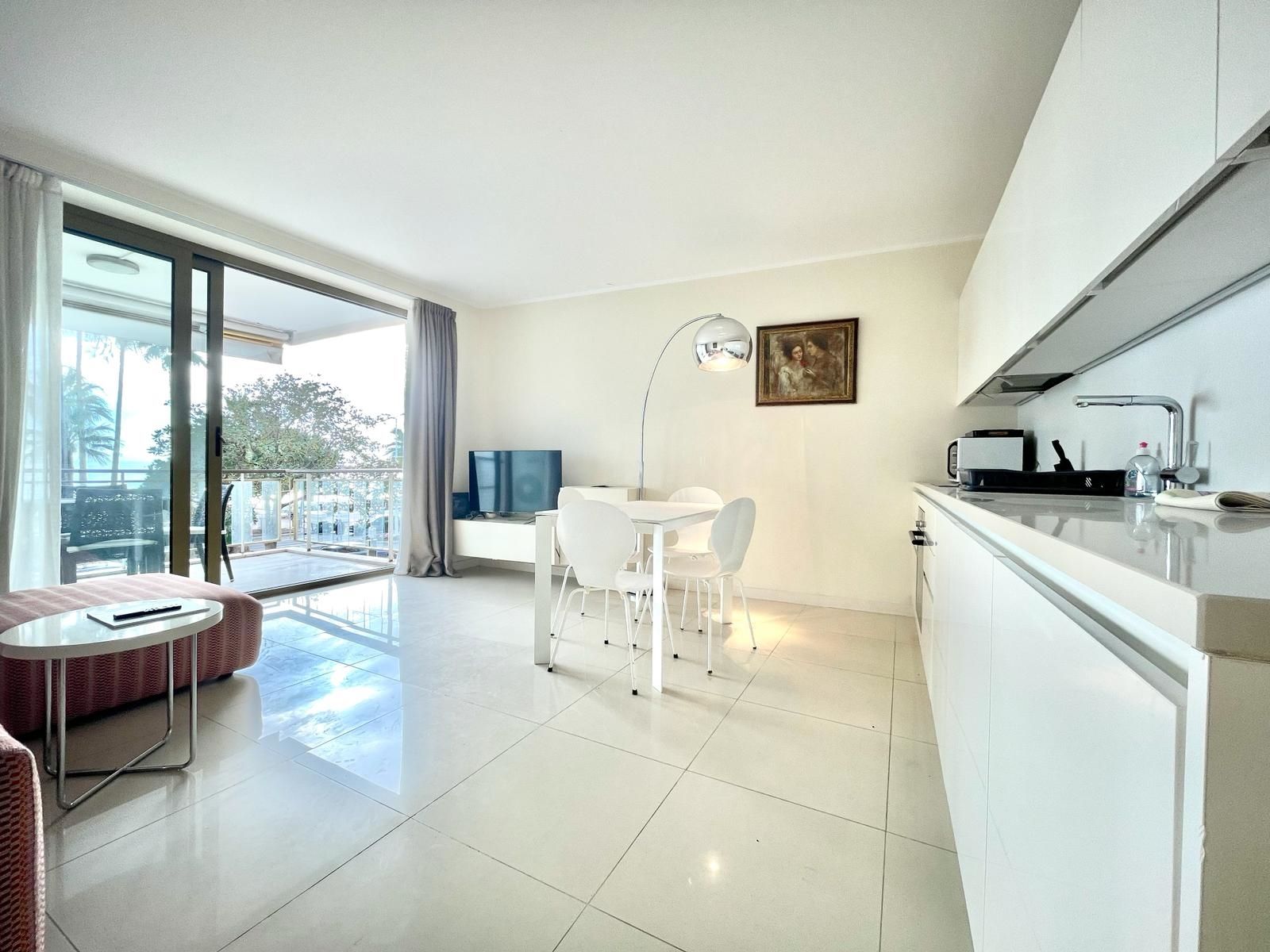 luxury apartment 3 Rooms for sale on CANNES (06400)