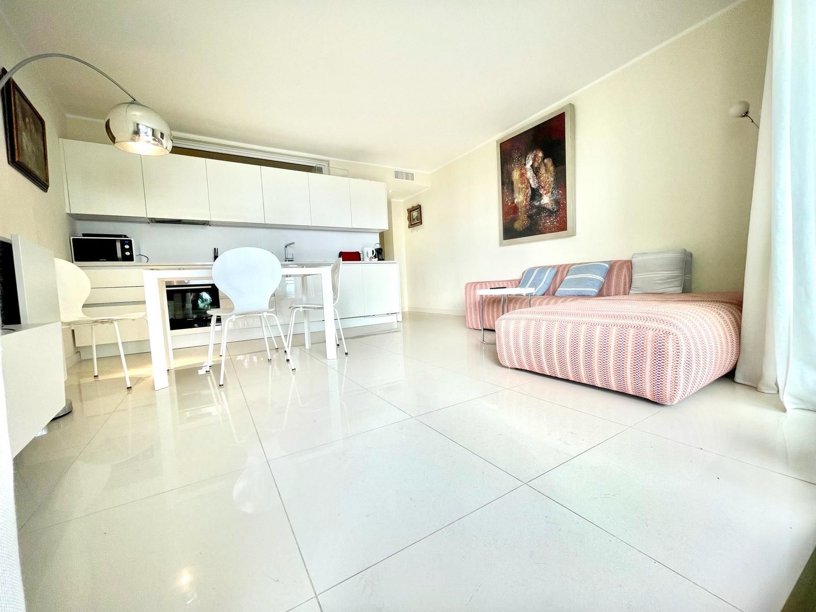 luxury apartment 3 Rooms for sale on CANNES (06400)