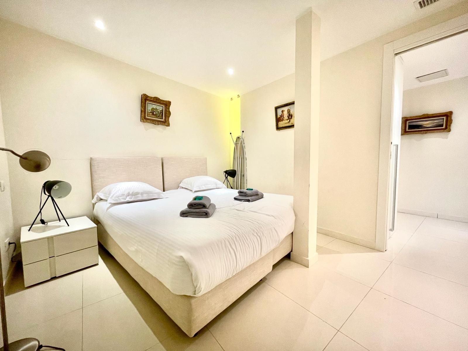 luxury apartment 3 Rooms for sale on CANNES (06400)