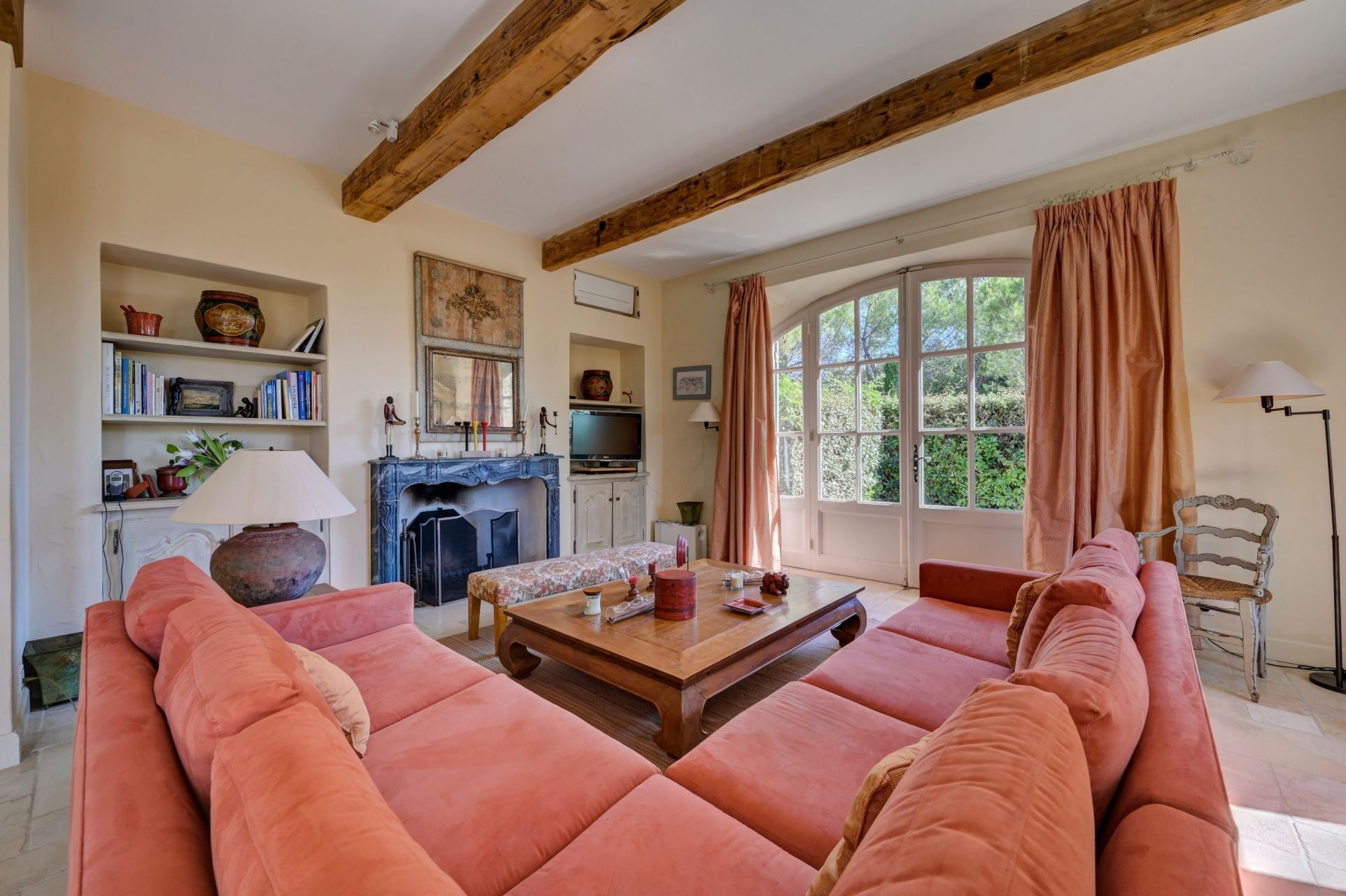 mas 9 Rooms for seasonal rent on PARADOU (13520)