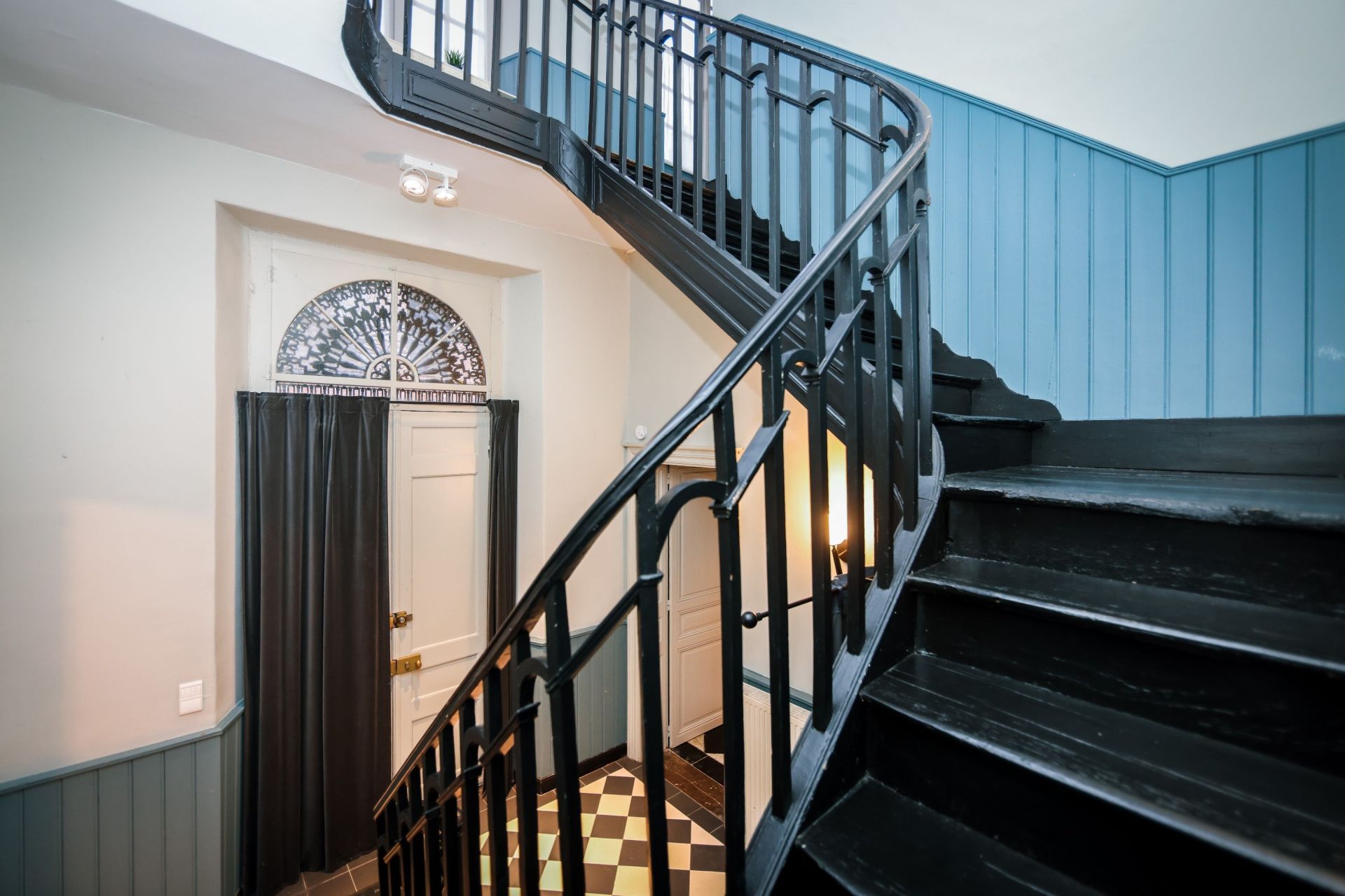 mansion (hôtel particulier) 9 Rooms for sale on MONTREUIL SUR MER (62170)