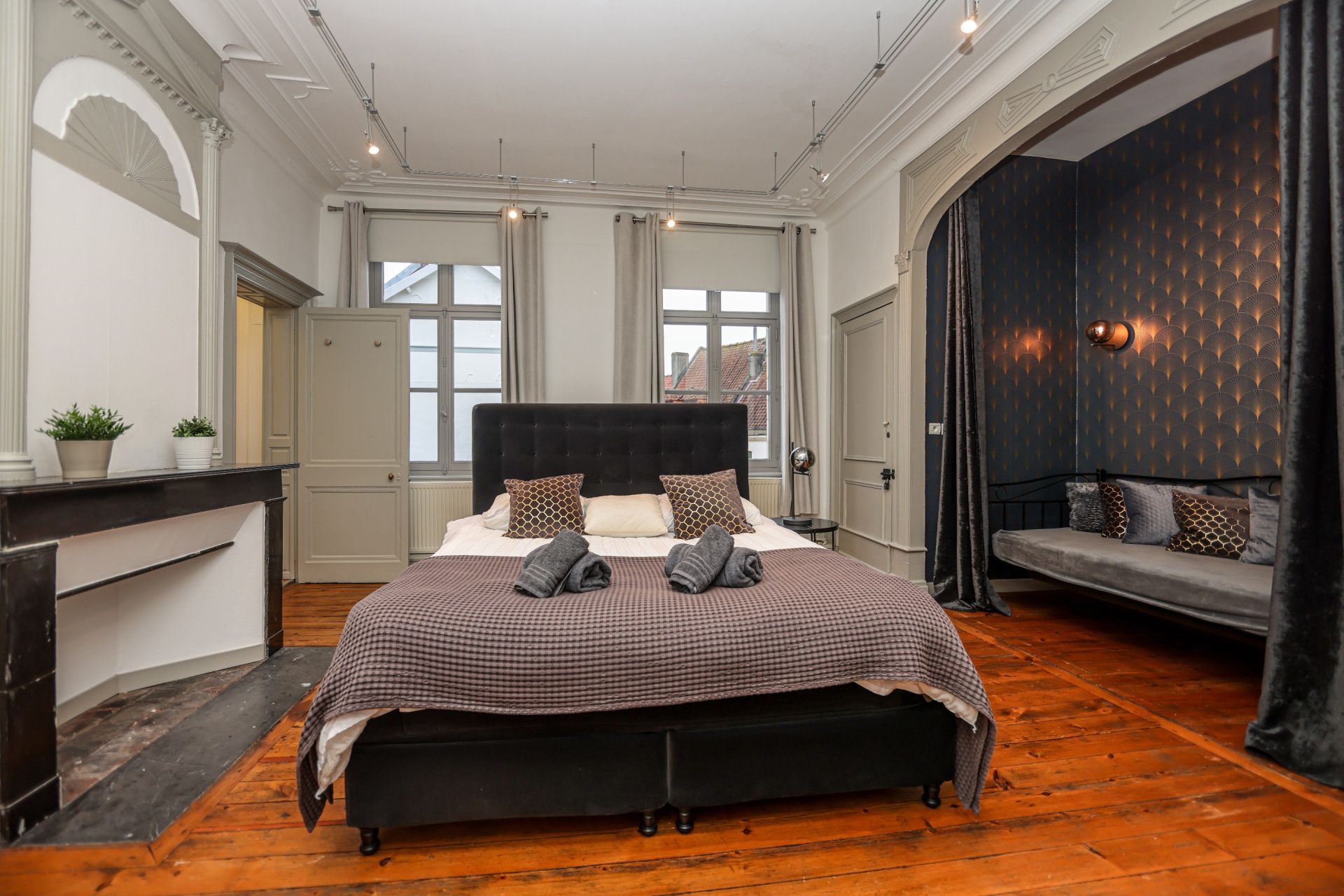 mansion (hôtel particulier) 9 Rooms for sale on MONTREUIL SUR MER (62170)