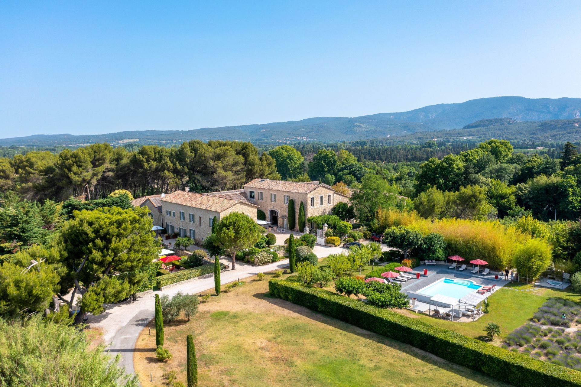 luxury house 21 Rooms for sale on LAGNES (84800)