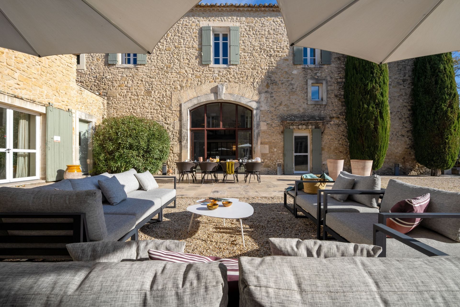 luxury house 21 Rooms for sale on LAGNES (84800)