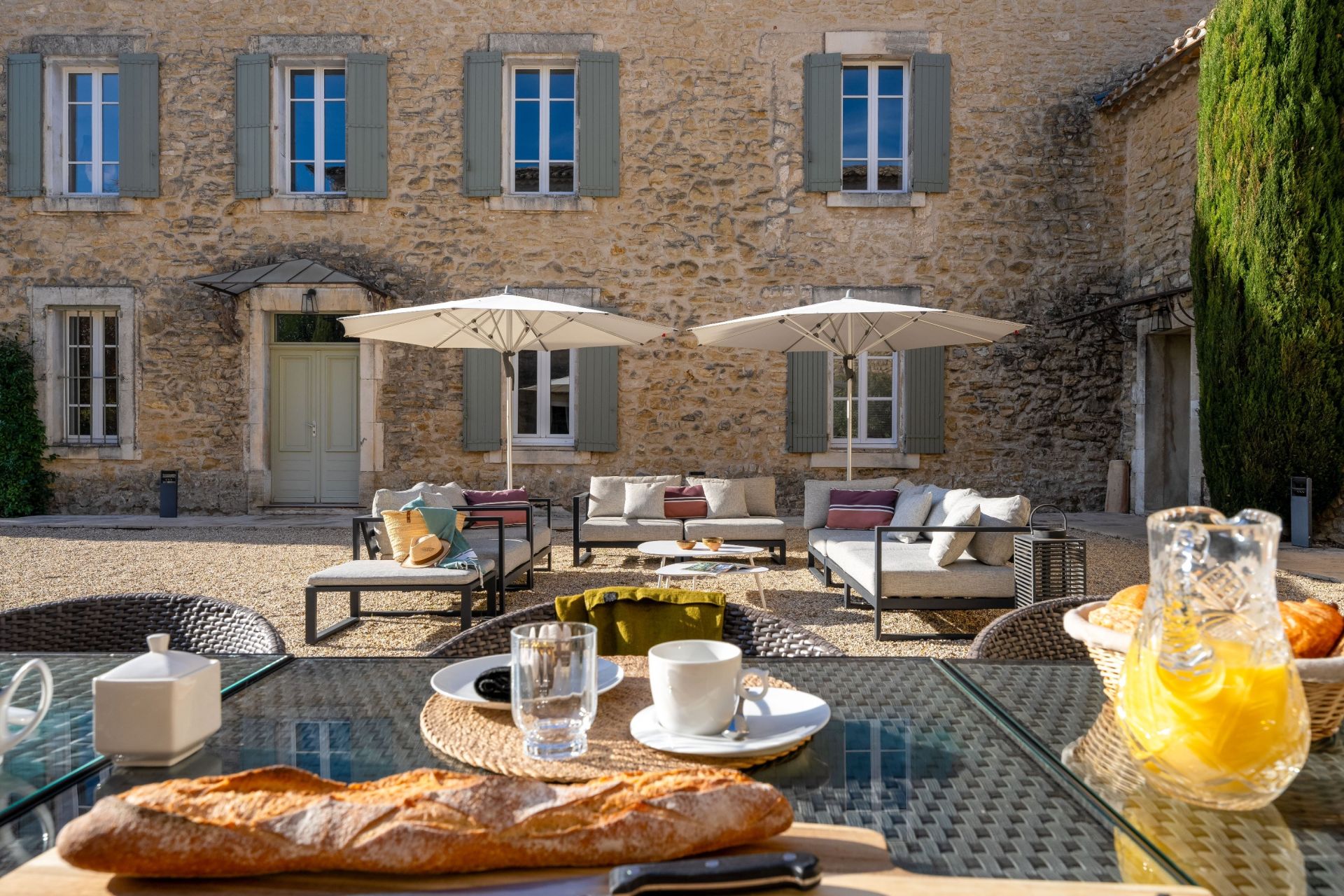 luxury house 21 Rooms for sale on LAGNES (84800)