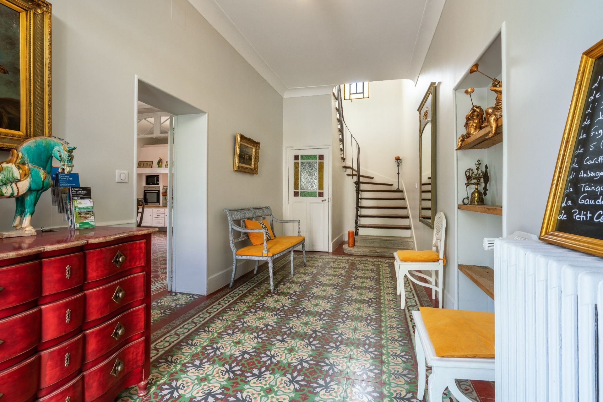 luxury house 21 Rooms for sale on LAGNES (84800)