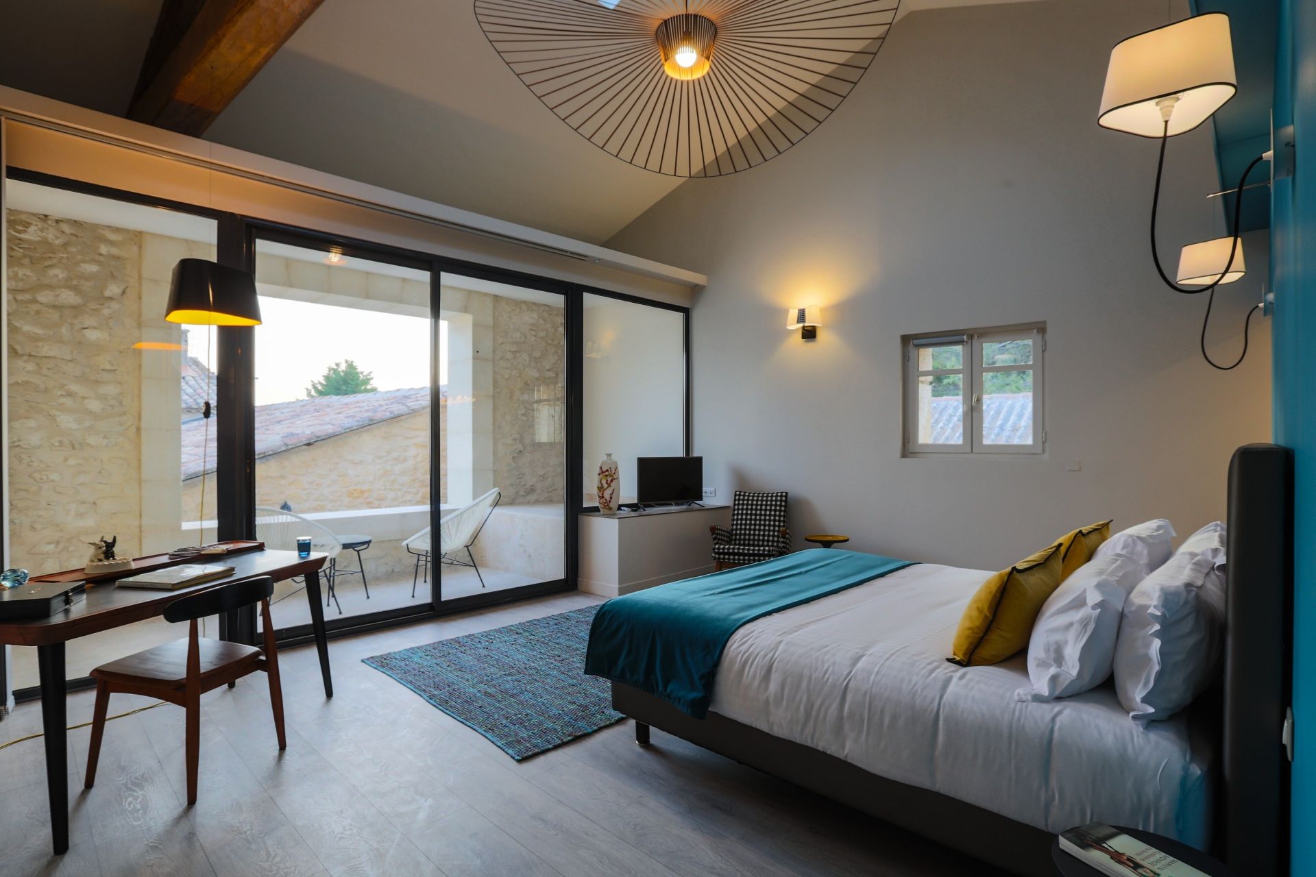 luxury house 21 Rooms for sale on LAGNES (84800)