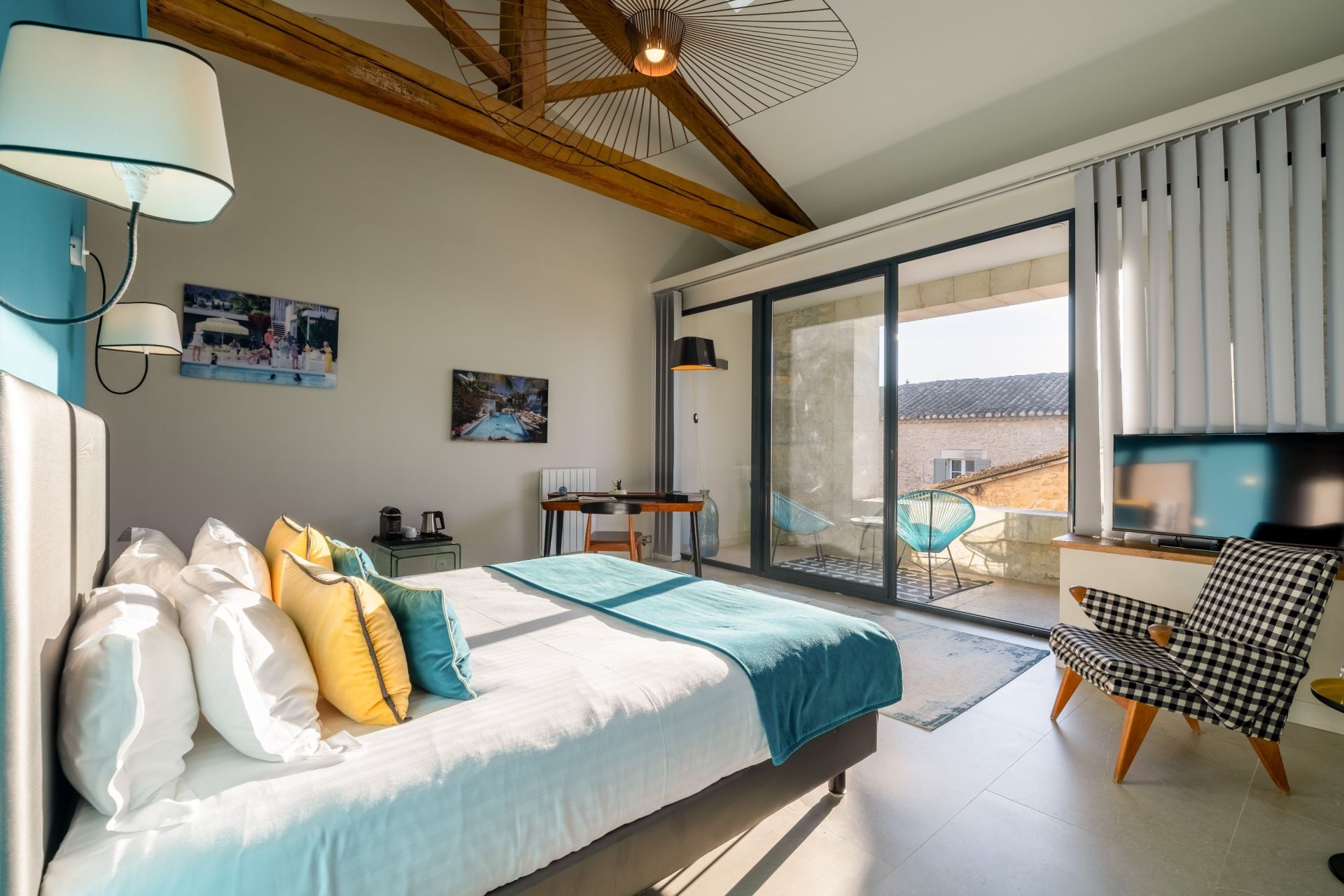 luxury house 21 Rooms for sale on LAGNES (84800)