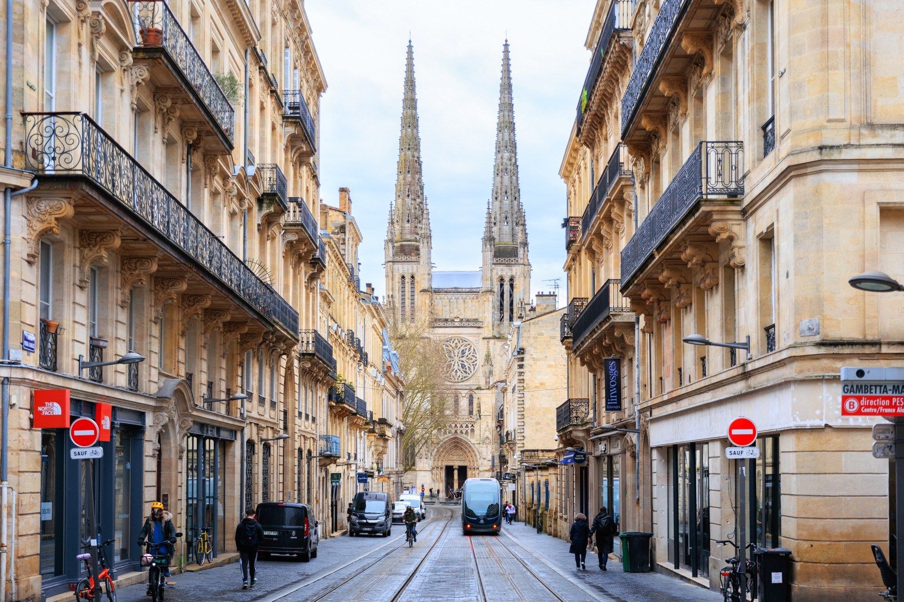 luxury apartment 4 Rooms for sale on BORDEAUX (33000)