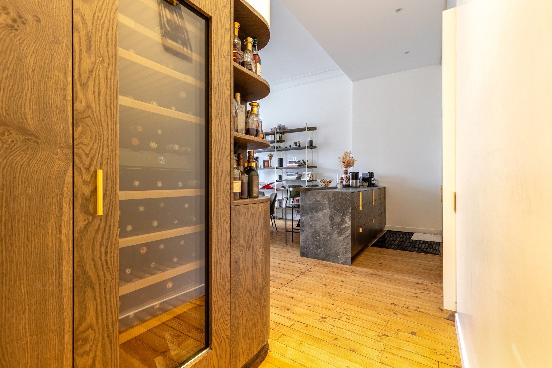 luxury apartment 4 Rooms for sale on BORDEAUX (33000)