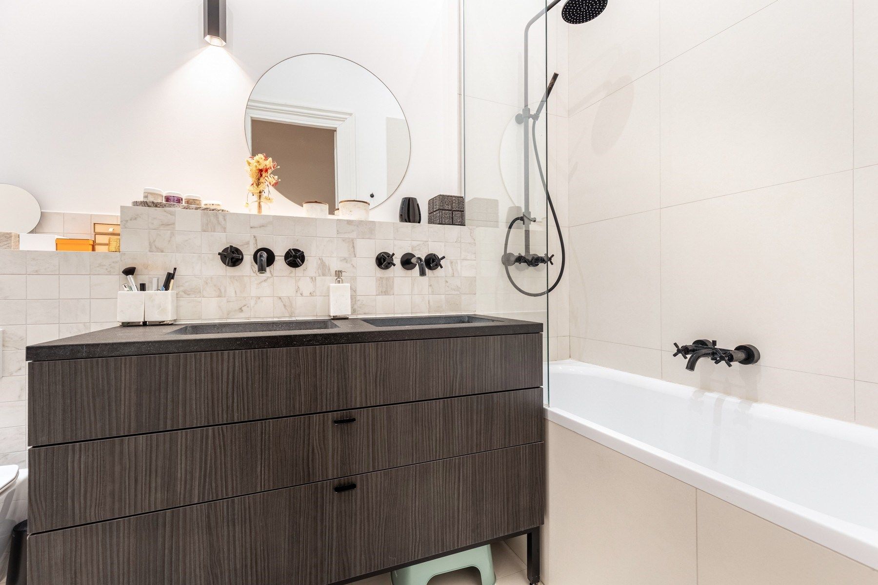 luxury apartment 4 Rooms for sale on BORDEAUX (33000)