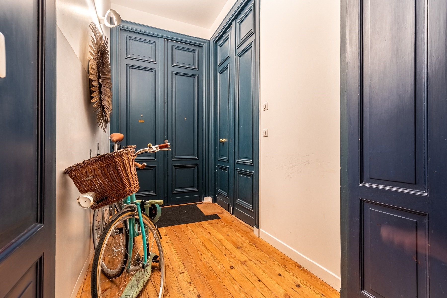 luxury apartment 4 Rooms for sale on BORDEAUX (33000)