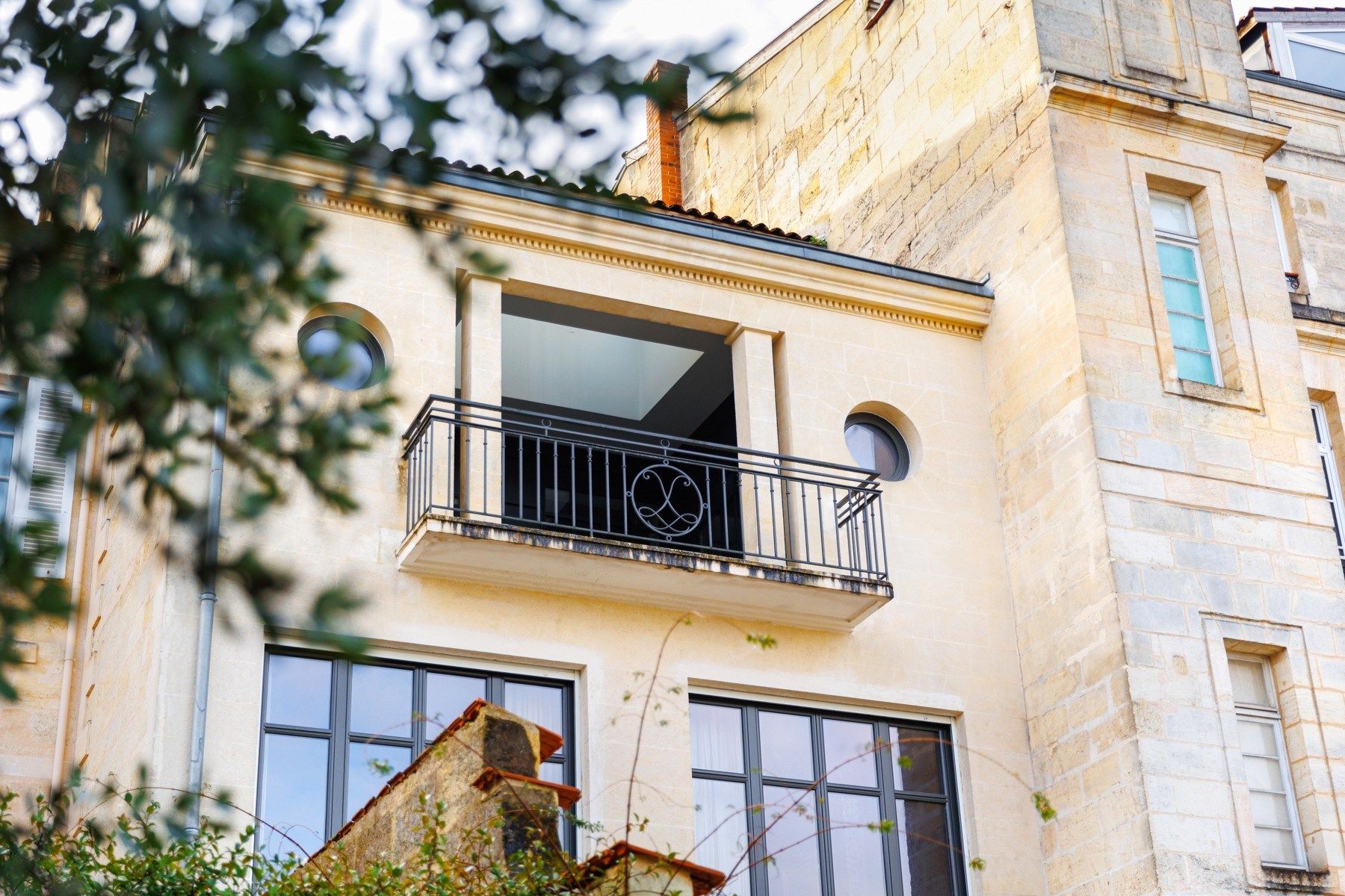 luxury house 10 Rooms for sale on BORDEAUX (33000)