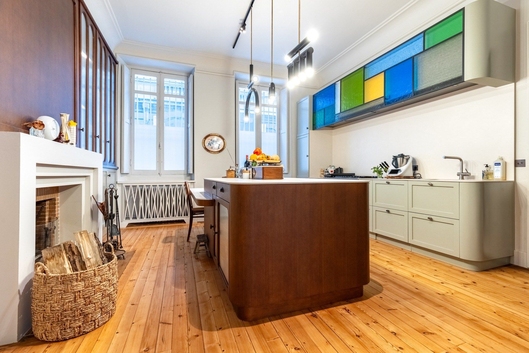 luxury house 10 Rooms for sale on BORDEAUX (33000)