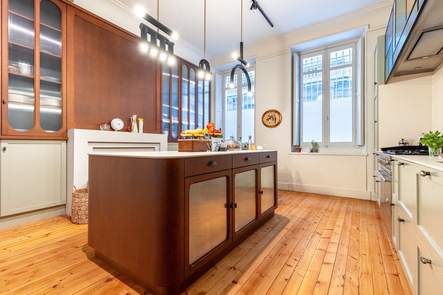 luxury house 10 Rooms for sale on BORDEAUX (33000)