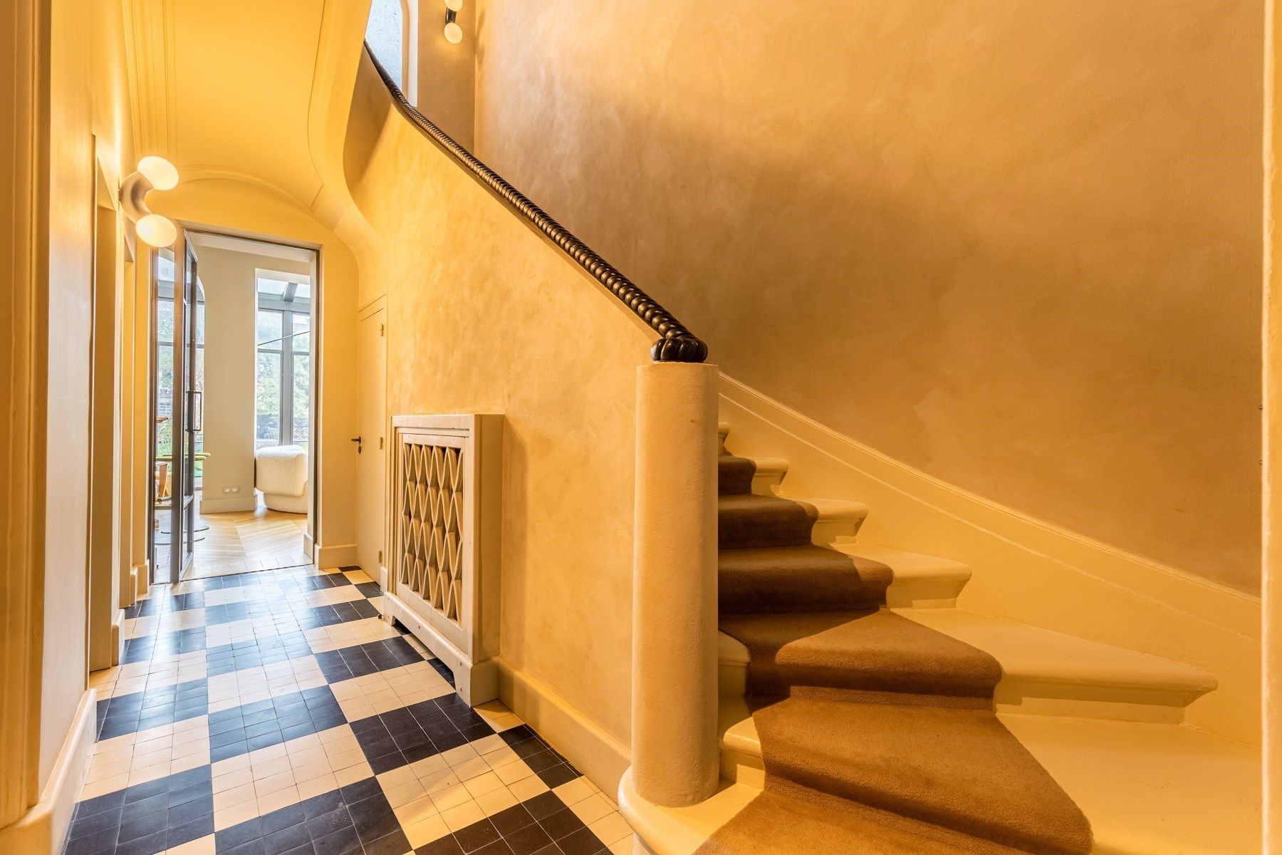 luxury house 10 Rooms for sale on BORDEAUX (33000)