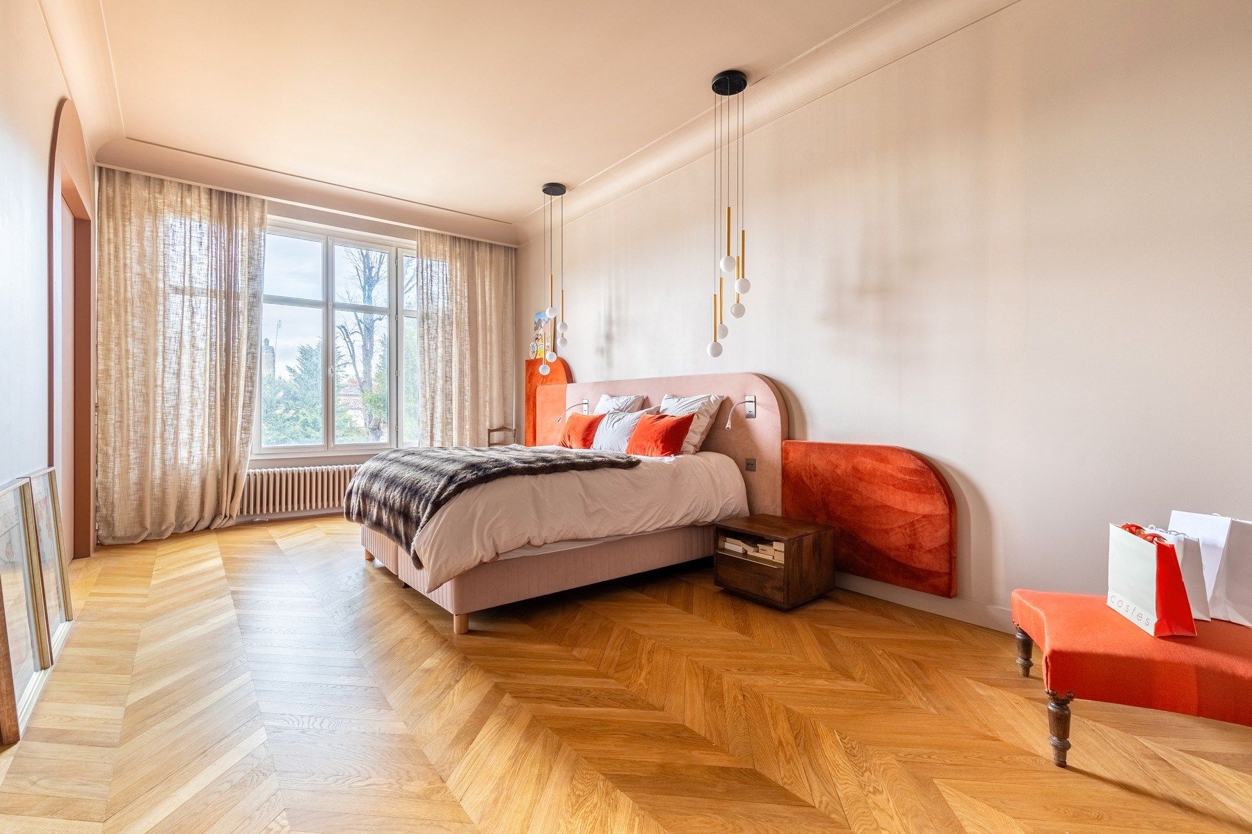 luxury house 10 Rooms for sale on BORDEAUX (33000)