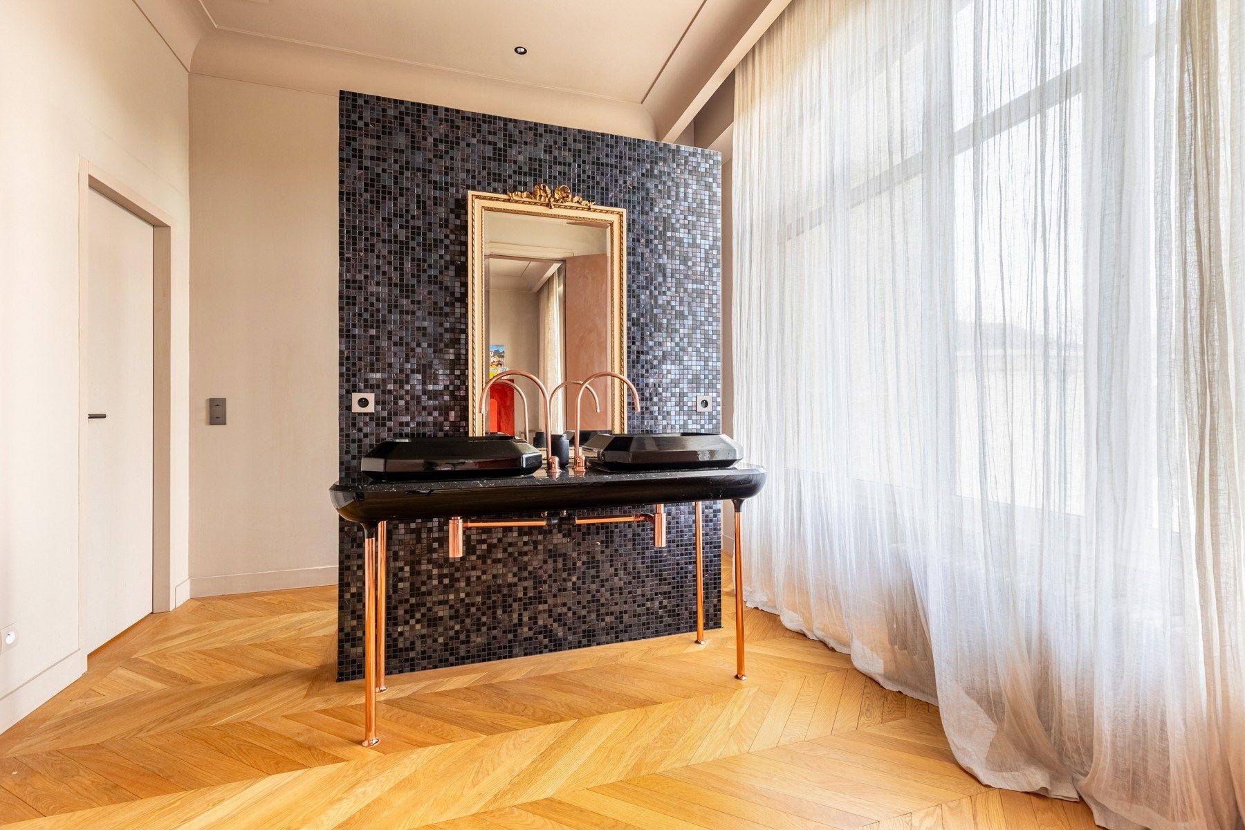 luxury house 10 Rooms for sale on BORDEAUX (33000)