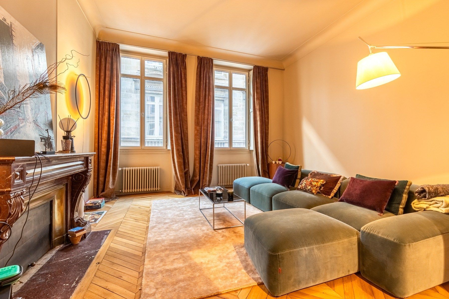 luxury house 10 Rooms for sale on BORDEAUX (33000)