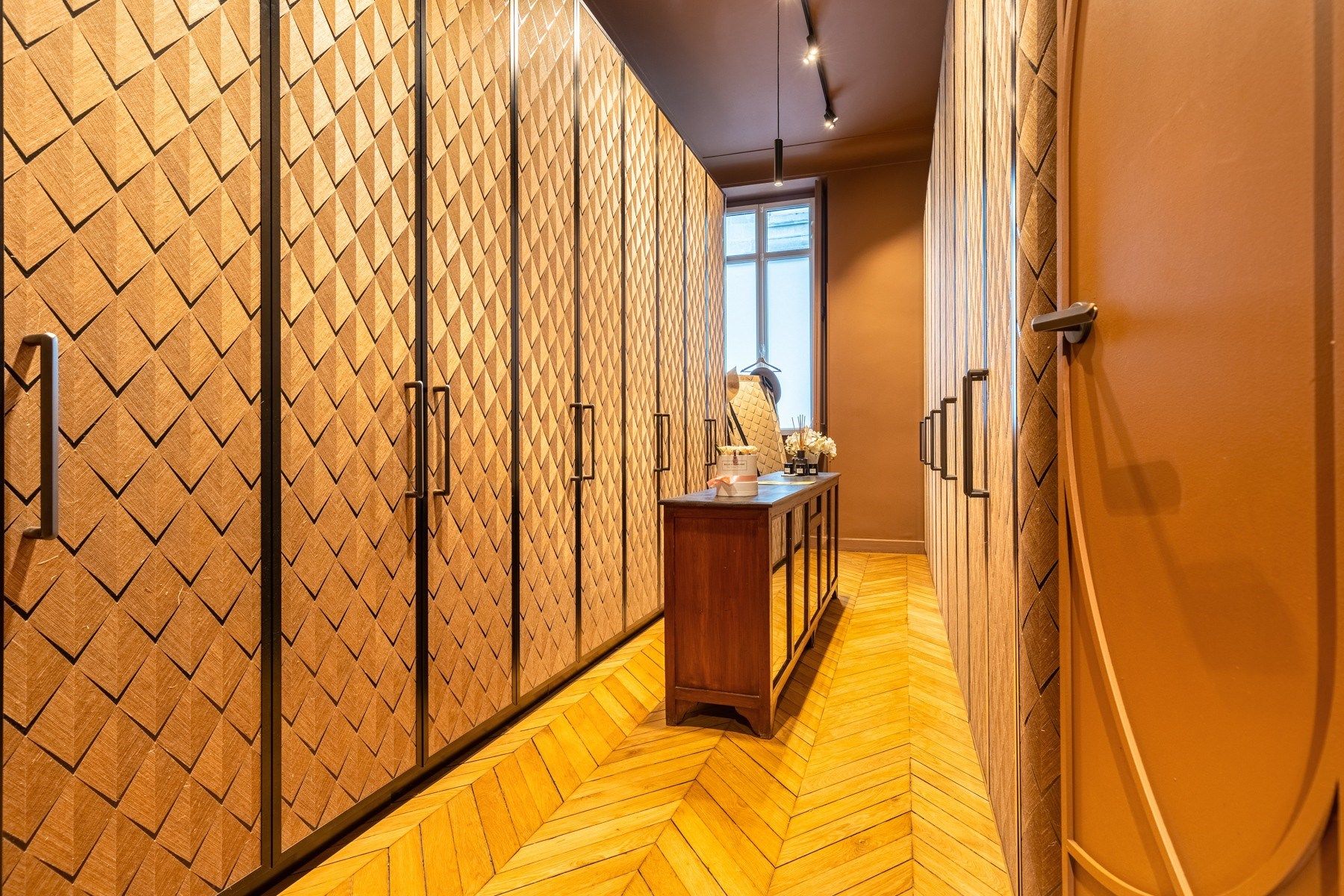 luxury house 10 Rooms for sale on BORDEAUX (33000)