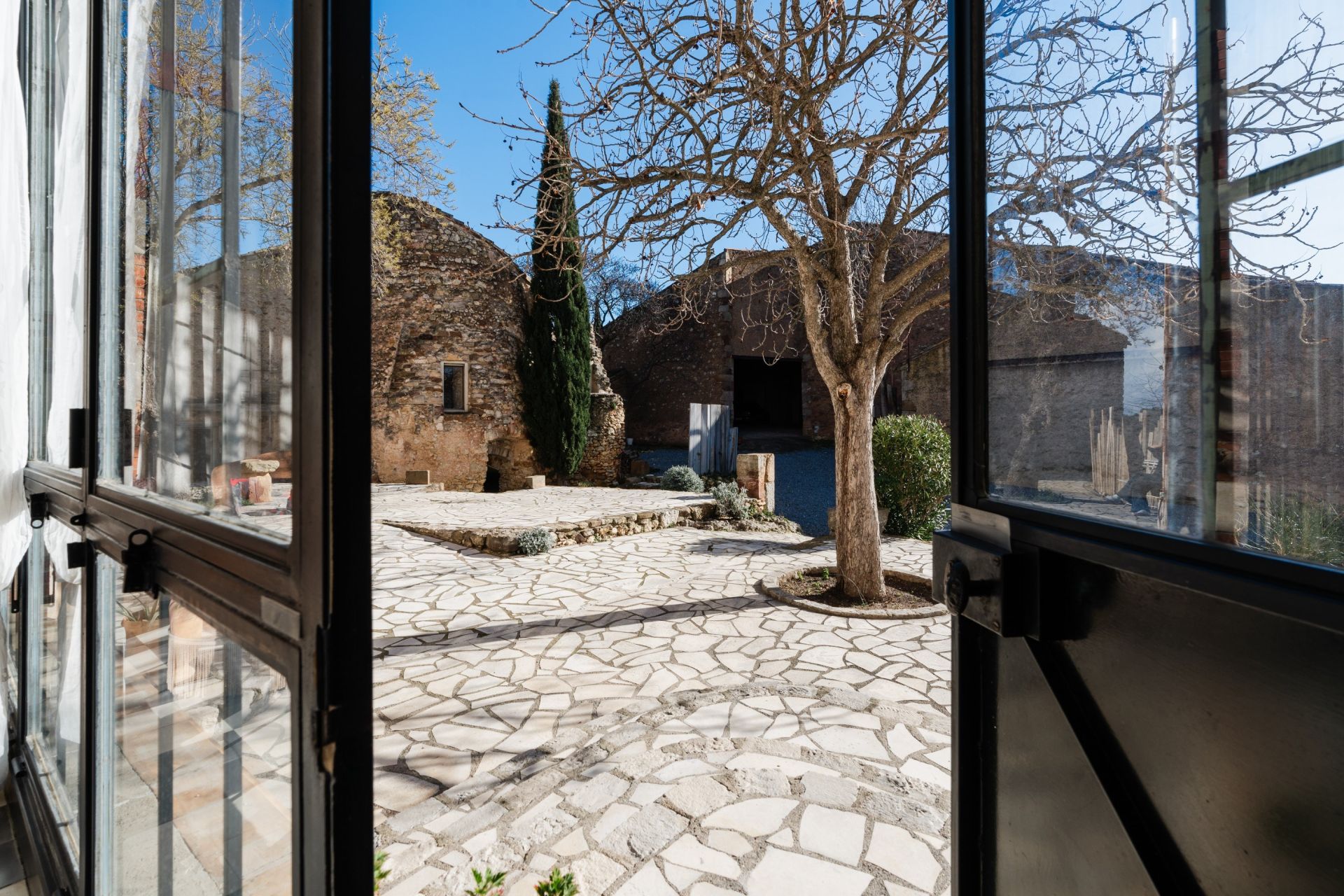 luxury house 9 Rooms for sale on NARBONNE (11100)