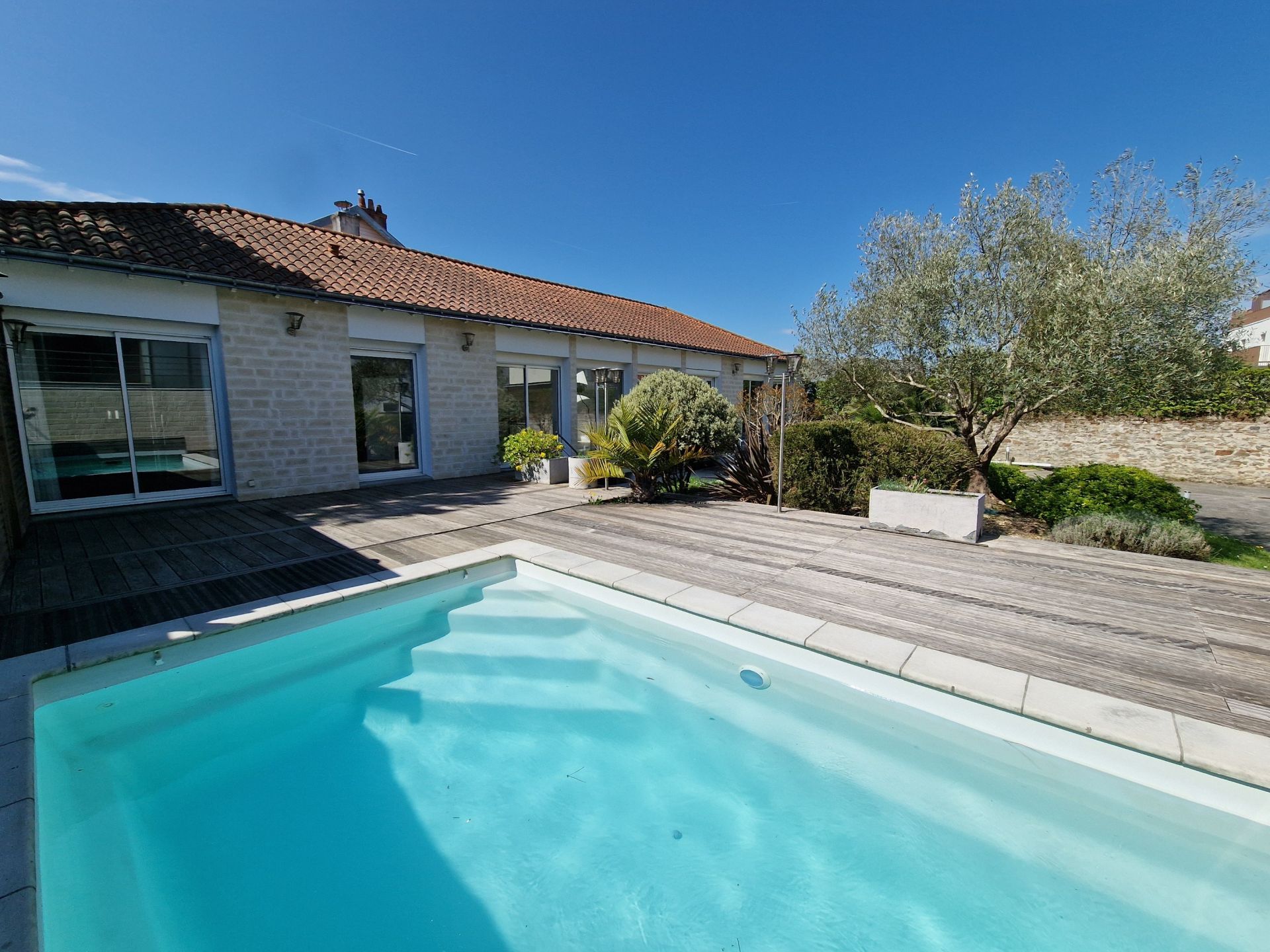 luxury house 6 Rooms for sale on NANTES (44300)