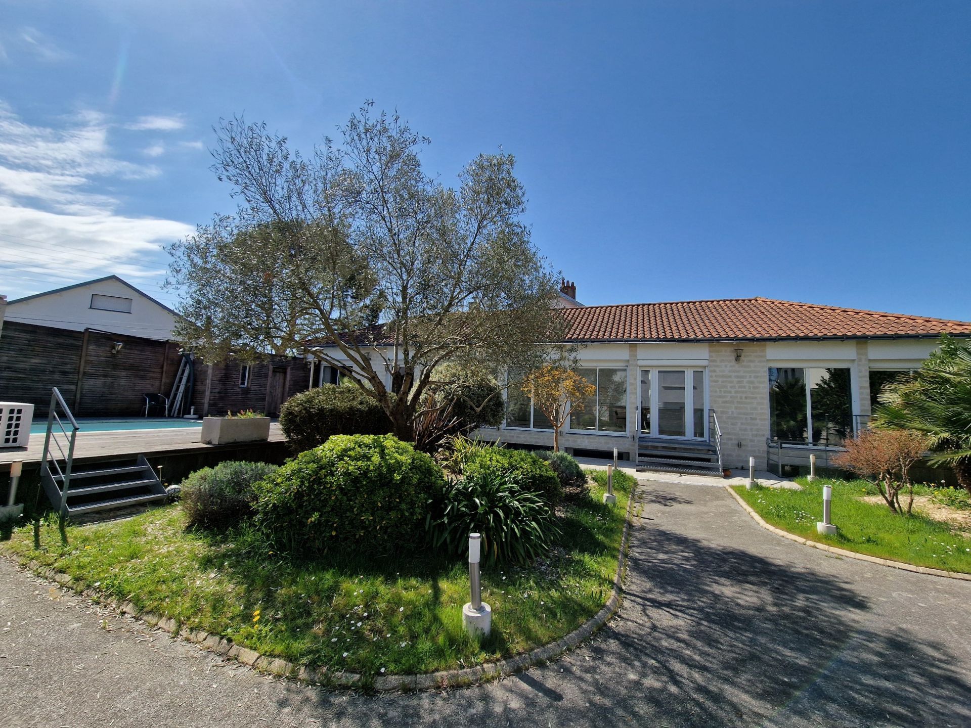 luxury house 6 Rooms for sale on NANTES (44300)