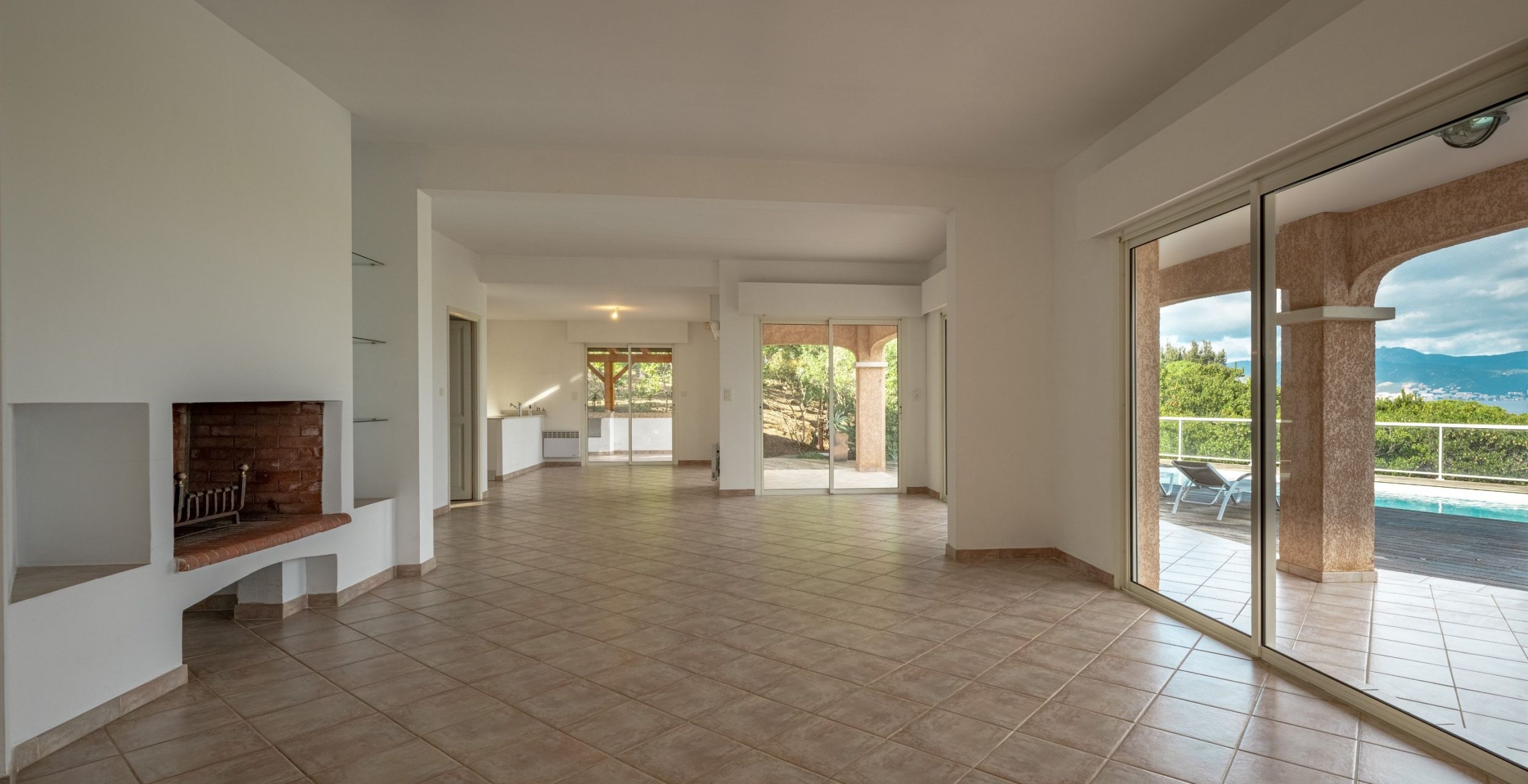 luxury villa 6 Rooms for sale on PIETROSELLA (20166)