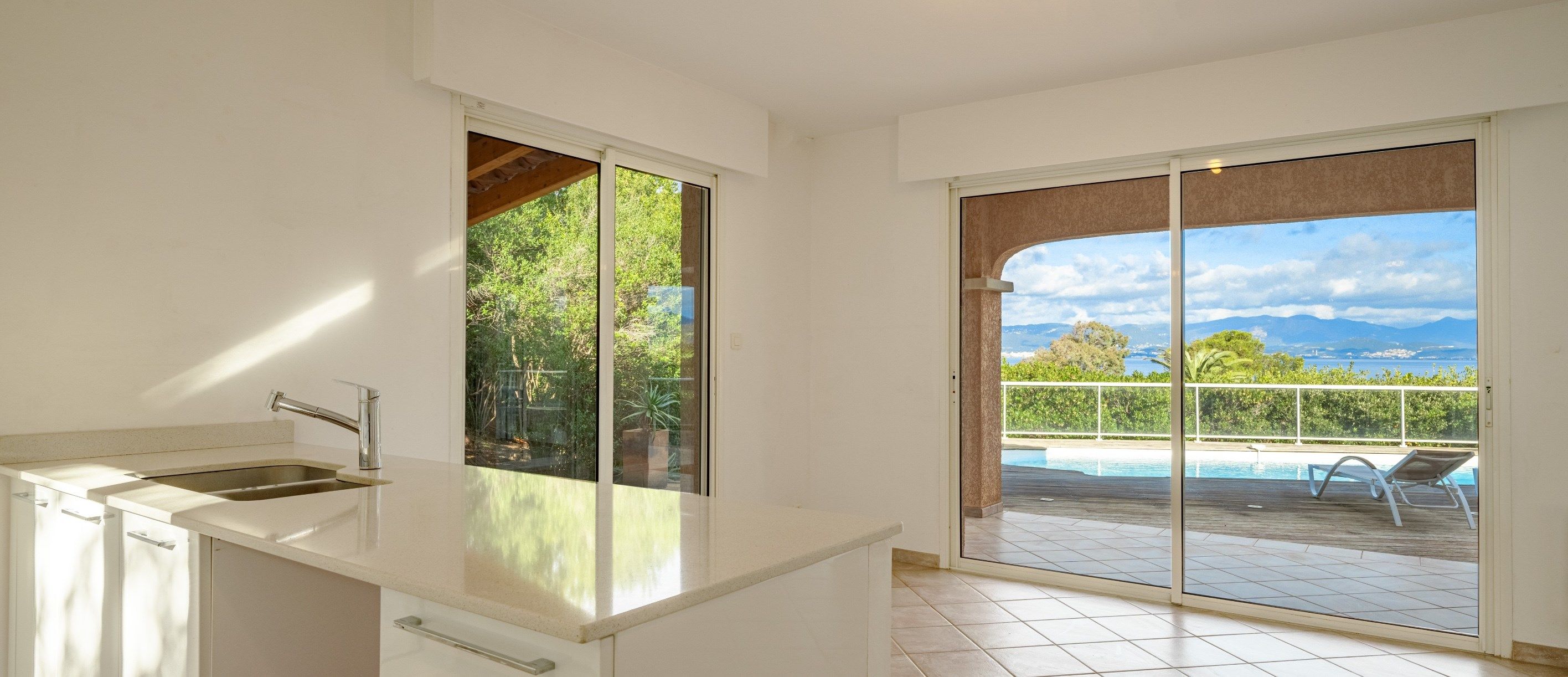 luxury villa 6 Rooms for sale on PIETROSELLA (20166)
