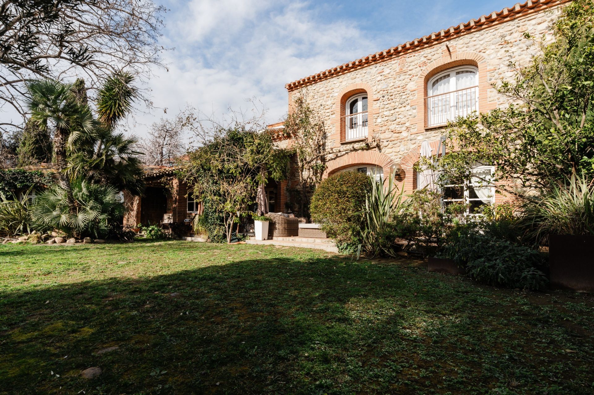 luxury house 5 Rooms for sale on PERPIGNAN (66000)