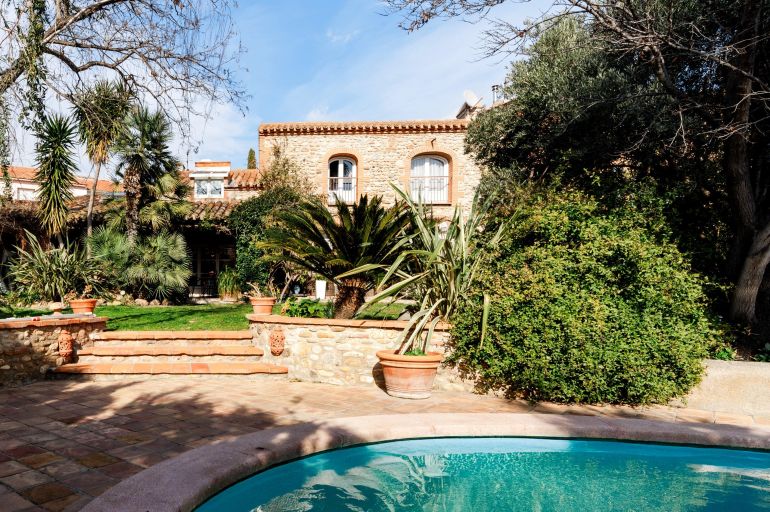 luxury house 5 Rooms for sale on PERPIGNAN (66000)