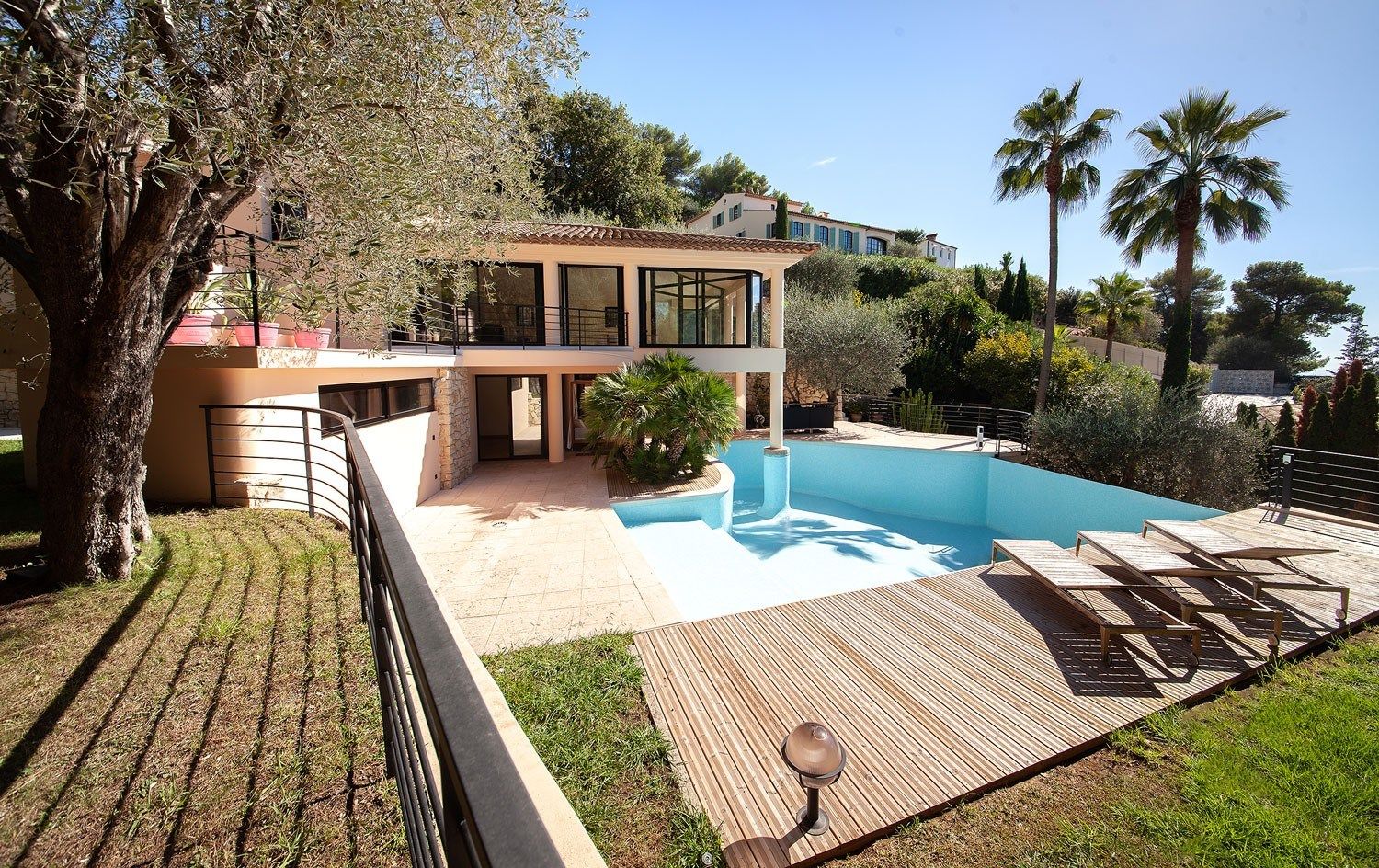 luxury villa 6 Rooms for sale on VILLEFRANCHE SUR MER (06230)