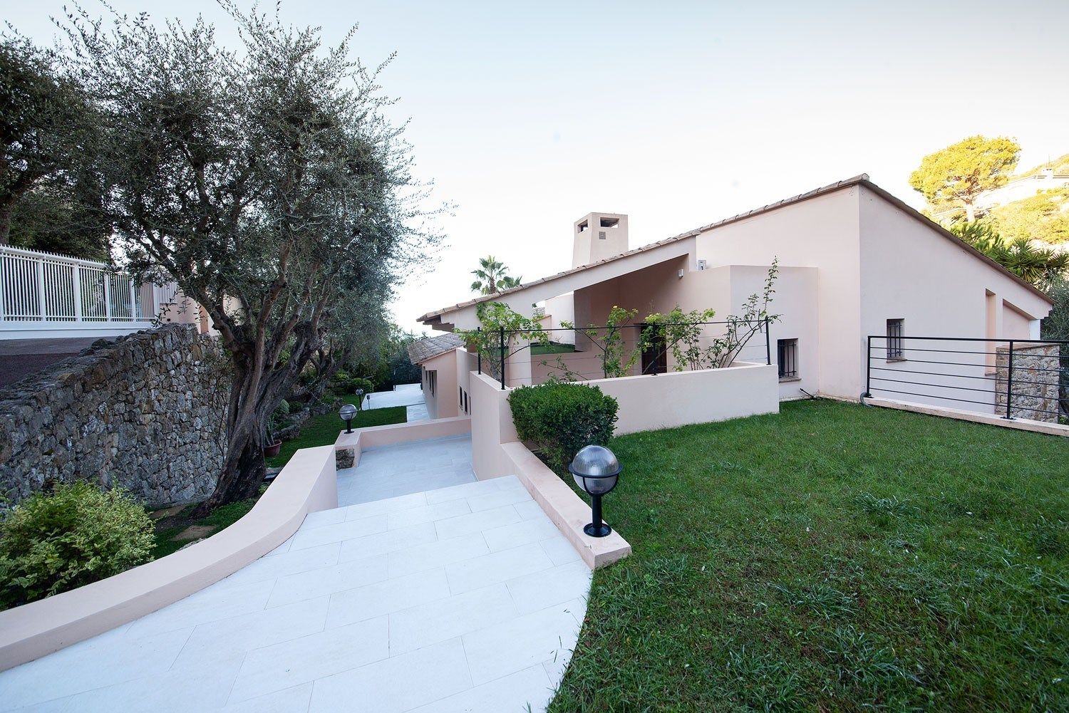 luxury villa 6 Rooms for sale on VILLEFRANCHE SUR MER (06230)