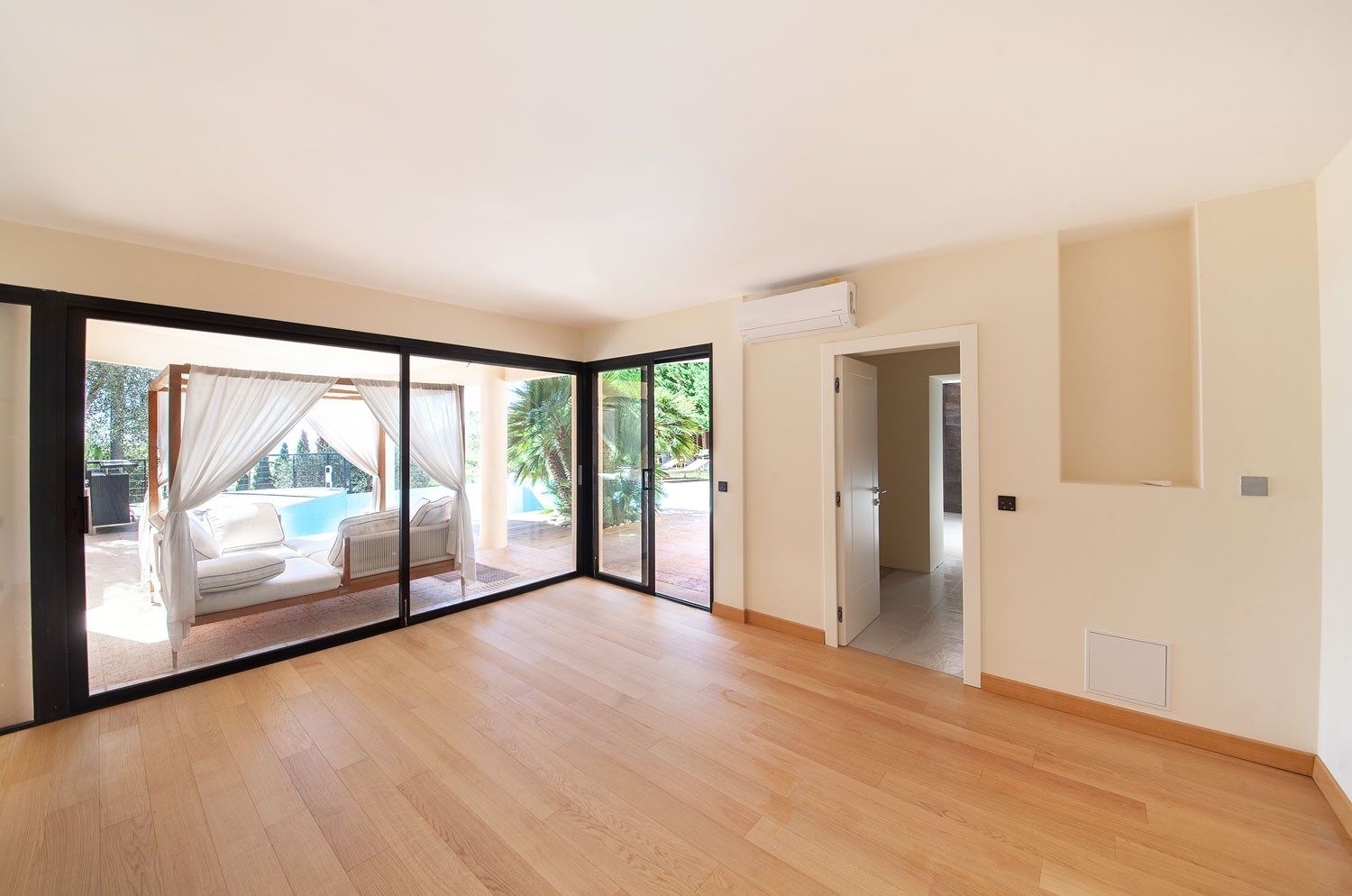 luxury villa 6 Rooms for sale on VILLEFRANCHE SUR MER (06230)
